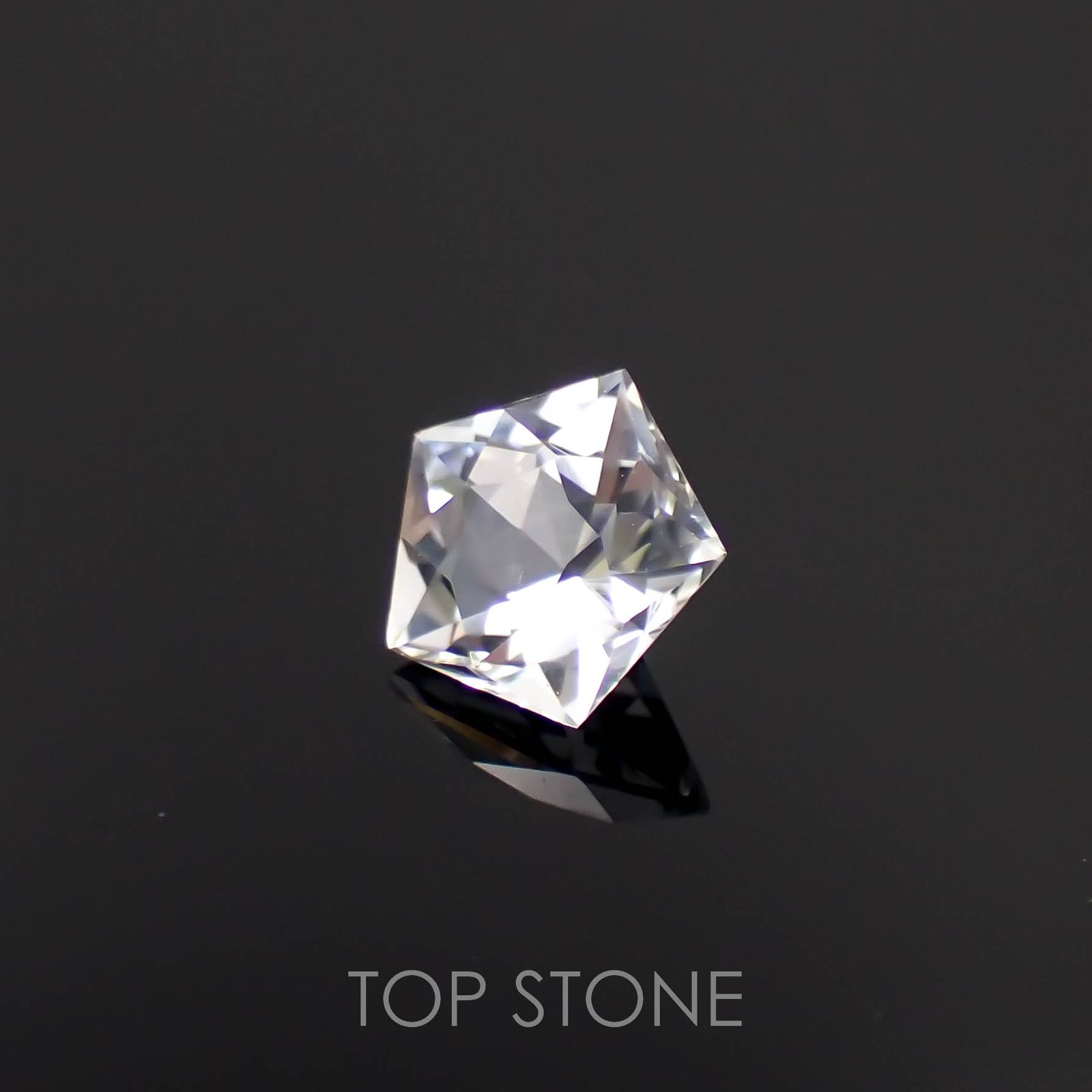 ◇ペンタゴンカット◇ゴッシェナイト(宝石名ゴッシェナイト)ブラジル産 0.86ct 識別済[221219397]6.5x6.9mm前後