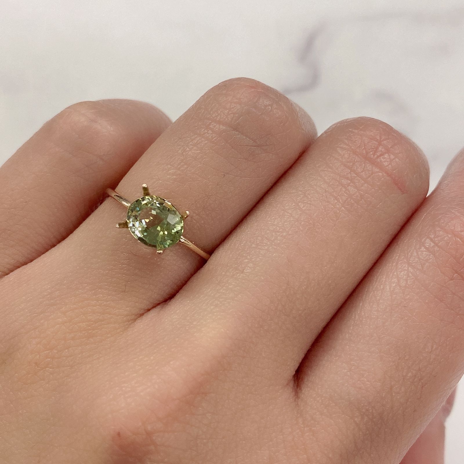 グリーンフロストルマリン(宝石名トルマリン) ルワンダ産 1.376ct ソ付(彩珠)[211013637]7.6×6.2mm前後