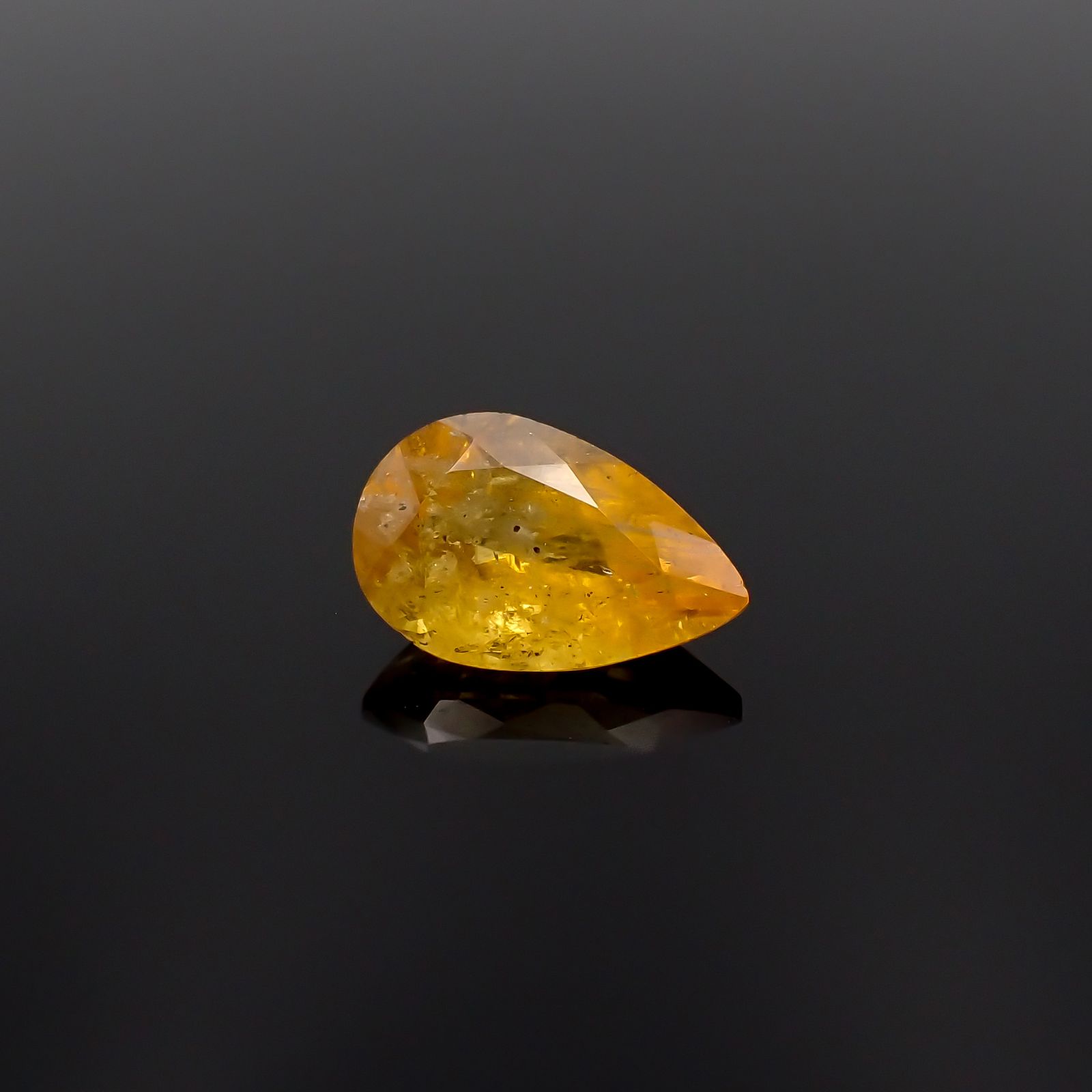 コンドロダイト(宝石名コンドロダイト)タンザニア産 2.001ct ソ付(彩珠)[231023770]10.4x6.7mm前後