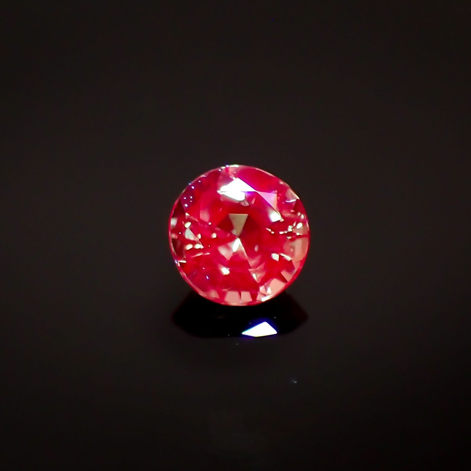 アレキサンドライト(宝石名アレキサンドライト)ブラジル産/EmeraldMains社製 0.125ct ソ付(彩珠)[220516022]3.1x3mm前後