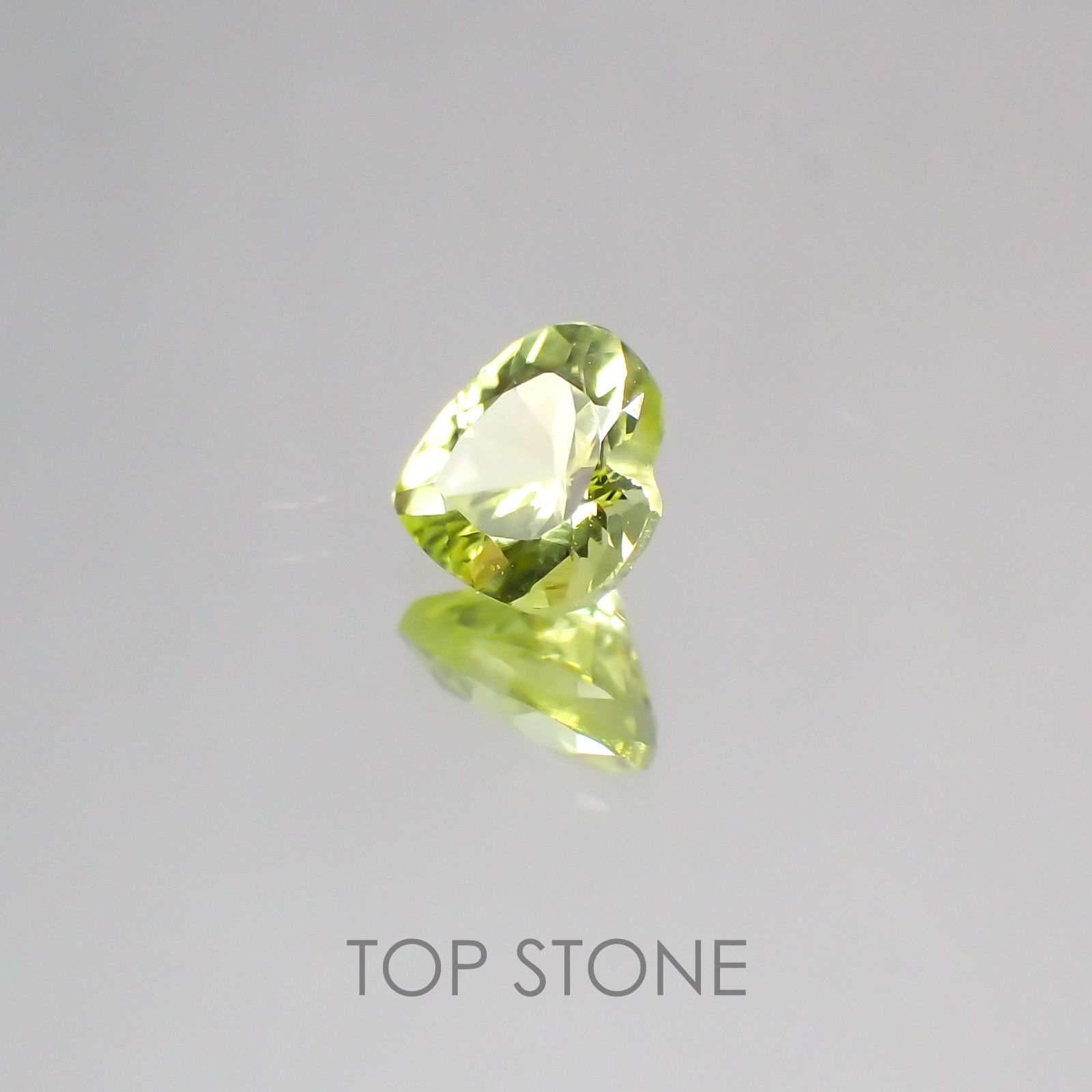 パロットクリソベリル インド産 ルース 0.34ct[20128562]4.2×4.3mm前後
