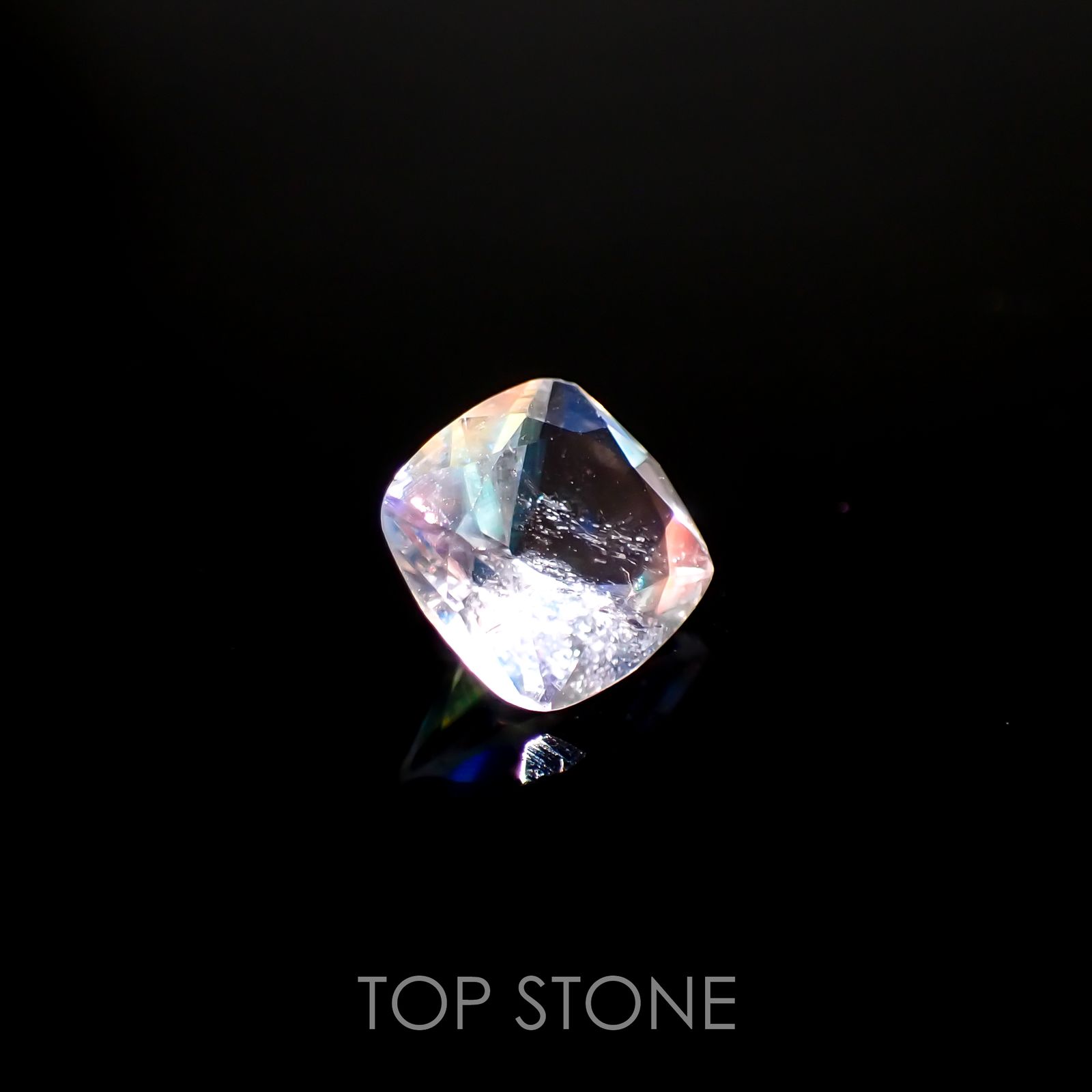 レインボームーンストーン(宝石名ラブラドライト)タンザニア産 1.08ct 識別済[220115459]6.7x6.6mm前後