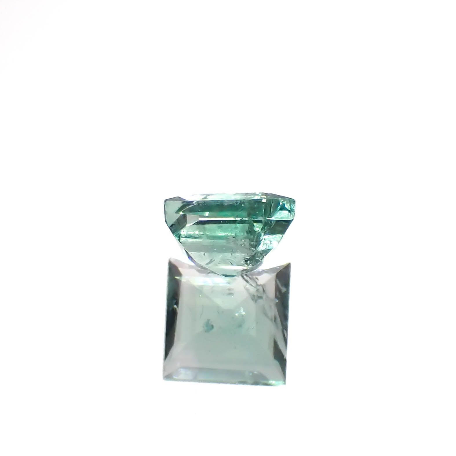 フローライト フルオレッセンス イギリス・ロジャリー鉱山産 0.78ct[230522141]5.1x5.1mm前後