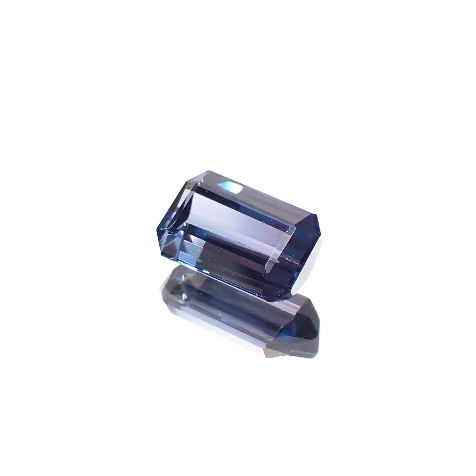 バイカラースピネル(宝石名スピネル)タンザニア/マダガスカル産 ソ付(彩珠) 1.007ct / 7.1x4.3mm前後 [230722680]