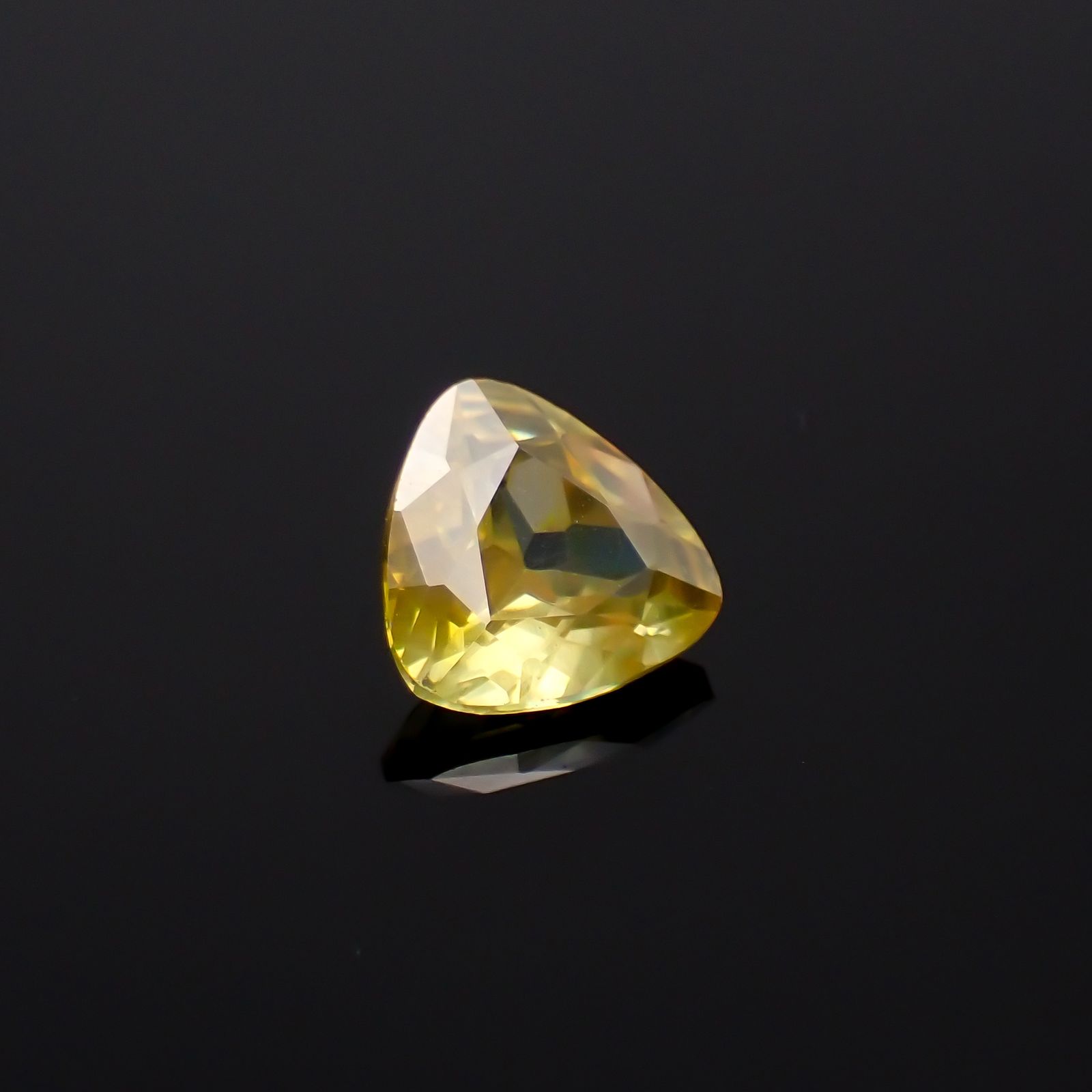 スファレライト スペイン産 0.68ct[230722758]5.6x5.8mm前後