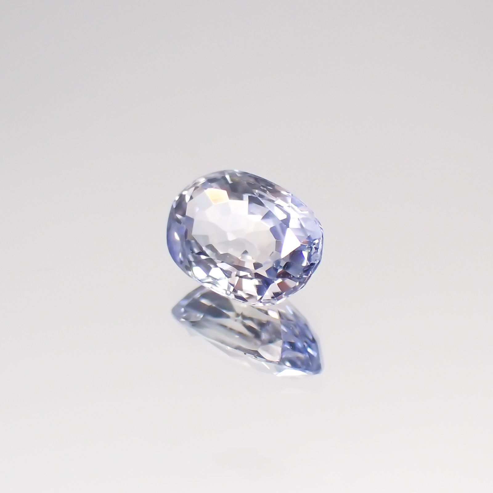アイスブルーサファイア(宝石名ブルー・サファイア) スリランカ/マダガスカル産 0.68ct 識別済[210611165]6.1×4.1mm前後