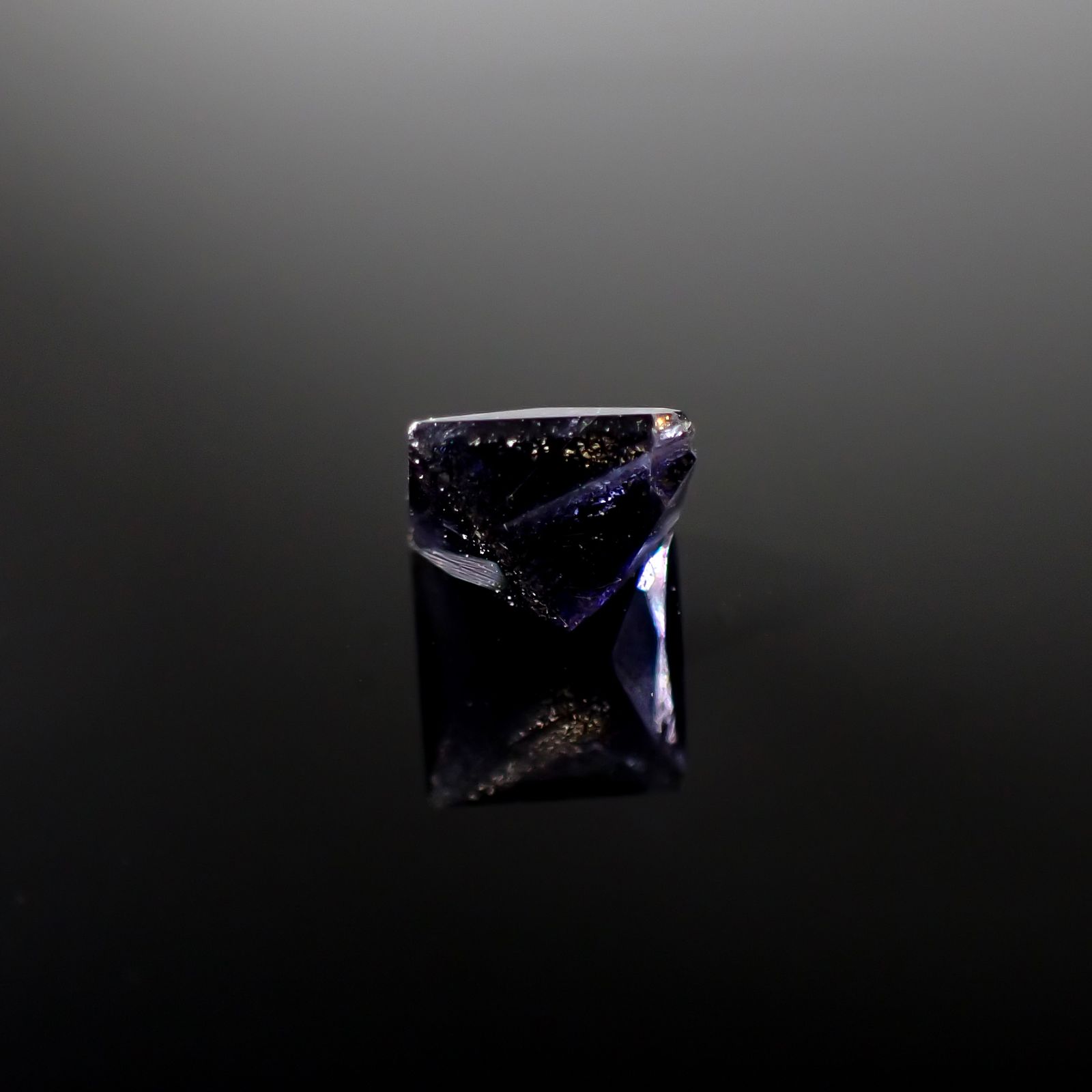 アイオライトサンストーン(宝石名アベンチュリン・アイオライト)インド/ブラジル産 0.88ct 識別済[231224429]6x5.6mm前後