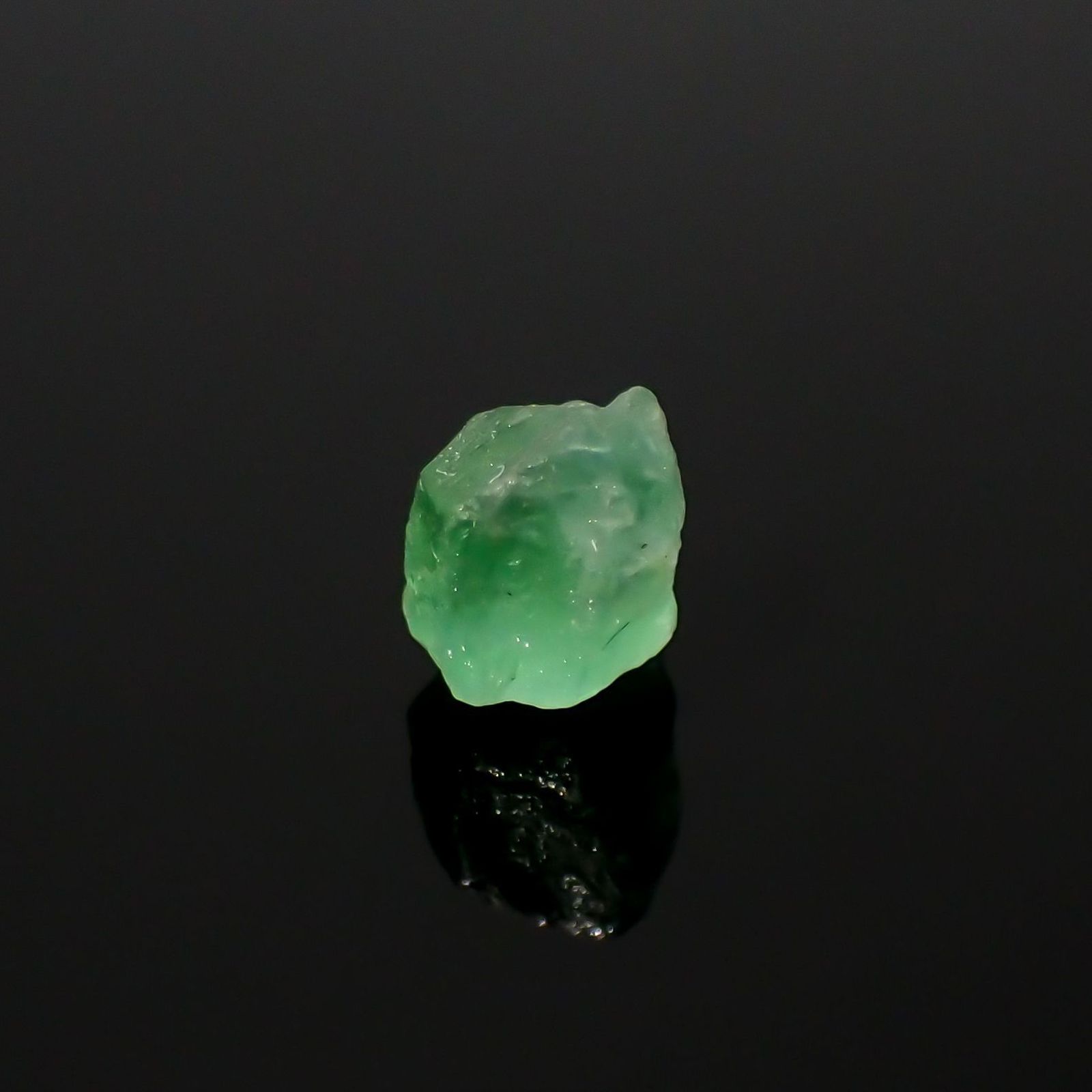 パライバトルマリン 原石 ブラジル・パライバ州バターリャ鉱山産 0.60ct [220515997]4.6x4.2mm前後