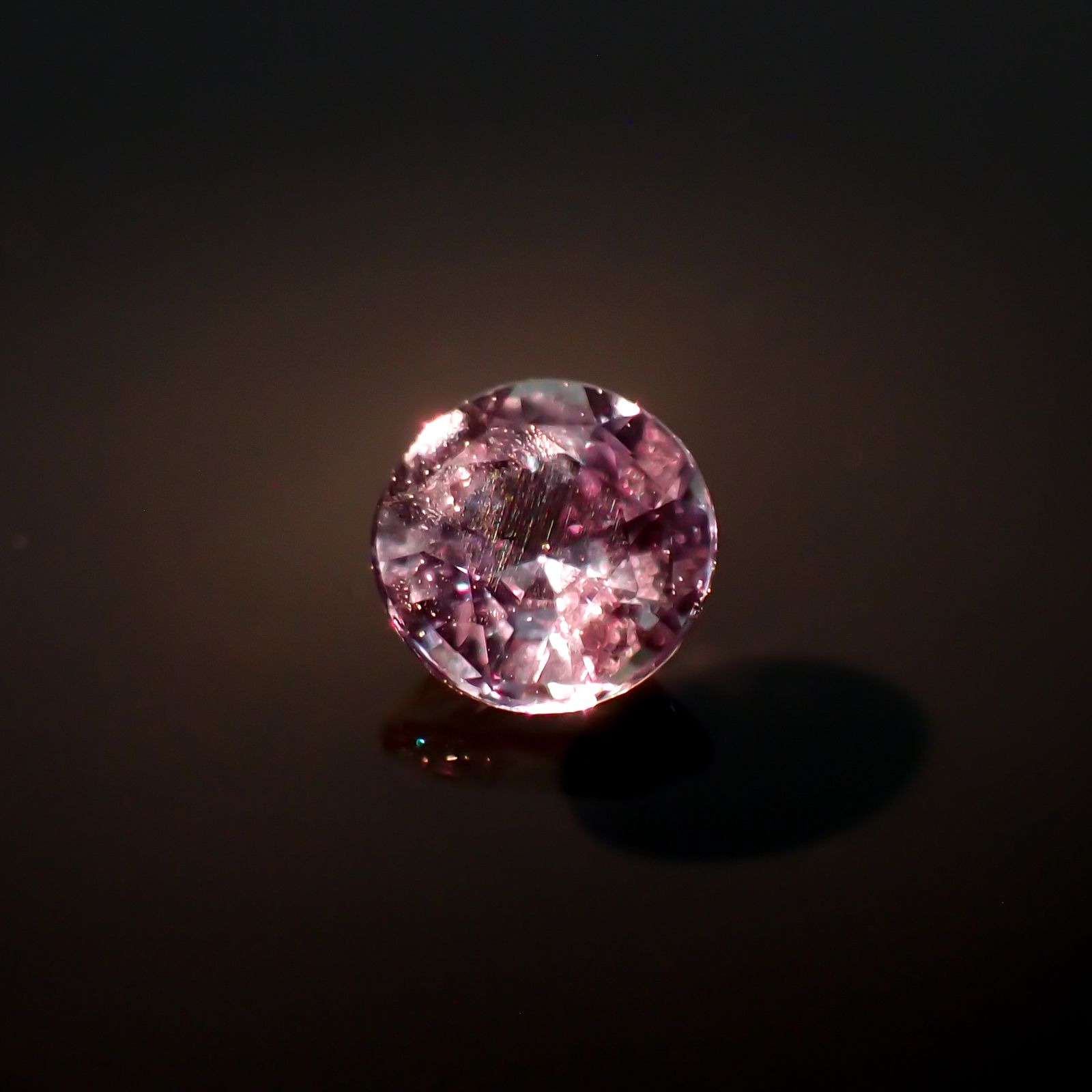 アレキサンドライト(宝石名アレキサンドライト)ブラジル産/EmeraldMains社製 0.122ct ソ付(彩珠)[230522062]3x3mm前後