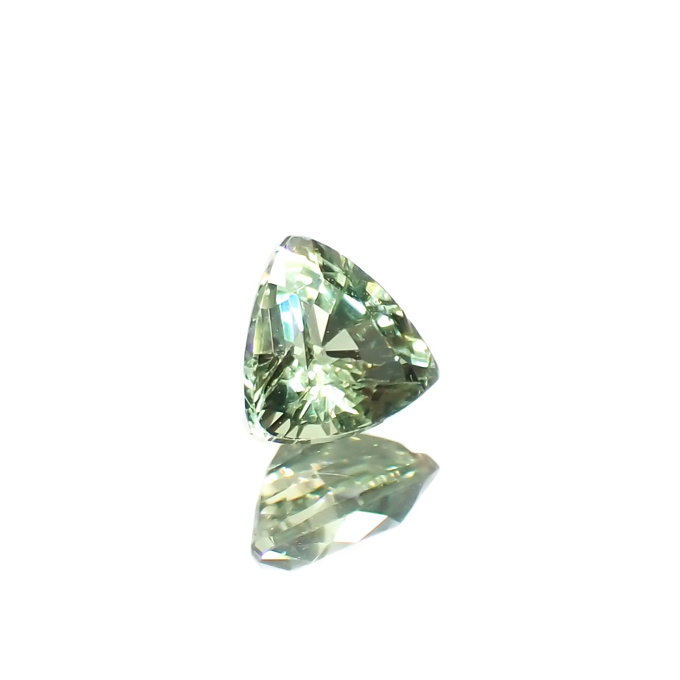 アレキサンドライト(宝石名アレキサンドライト)マダガスカル産 0.25ct 識別済[230522054]3.8x3.8mm前後