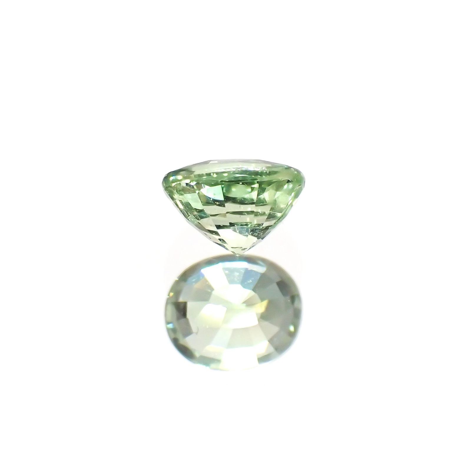 グリーンクリソベリル(宝石名クリソベリル)スリランカ/マダガスカル産 識別済 0.38ct / 4.4x3.7mm前後 [220114478]