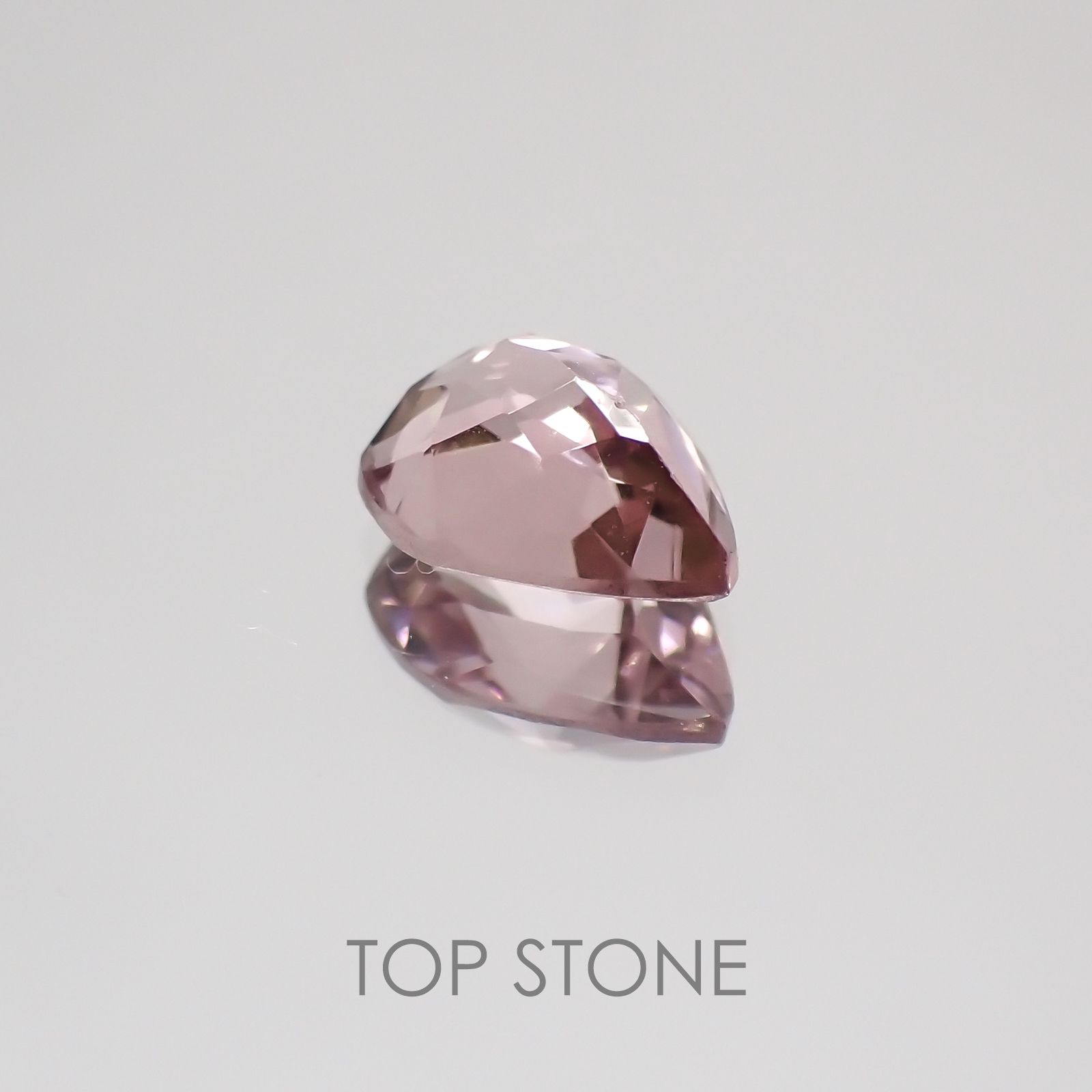 カラーチェンジマラヤガーネット タンザニア産 ルース 0.9ct[21029647]7.1×5.3mm前後