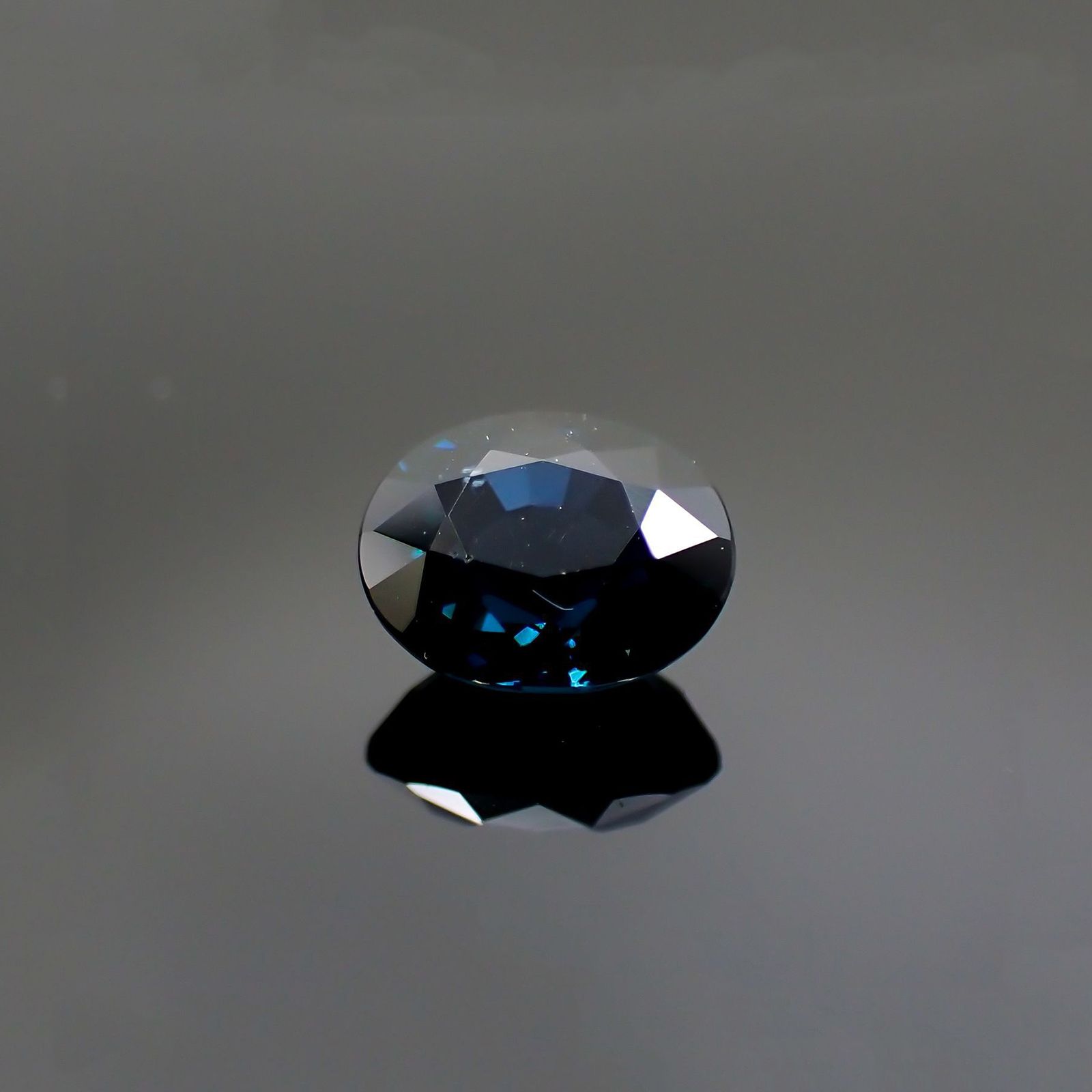 コバルトブルースピネル(宝石名ブルー・スピネル)スリランカ産 日独鑑付 1.378ct / 7.16x5.82mm前後 [260717240]