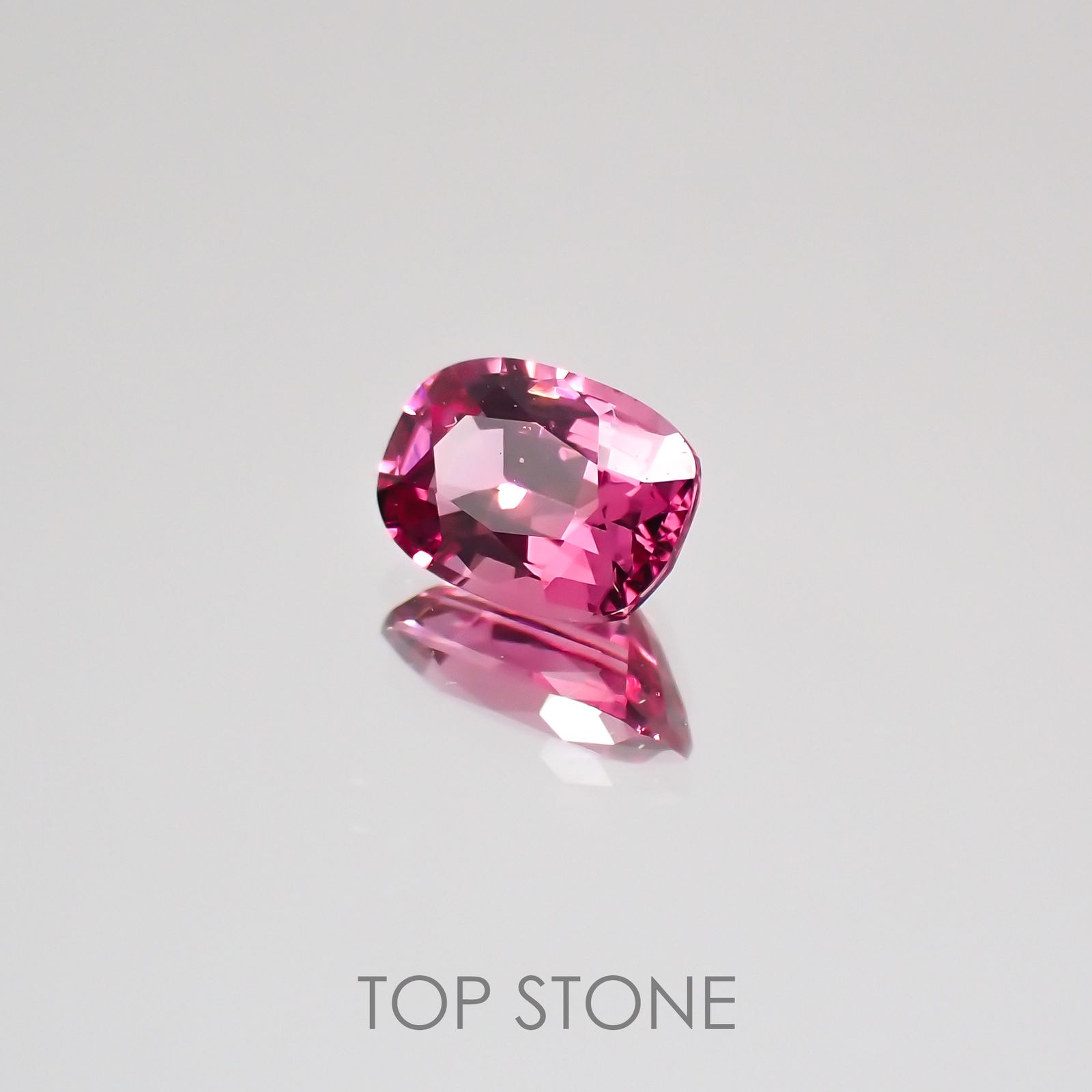 ホットピンクスピネル(宝石名ピンク・スピネル) タンザニア産 0.36ct 識別済[210510857]4.9×3.4mm前後