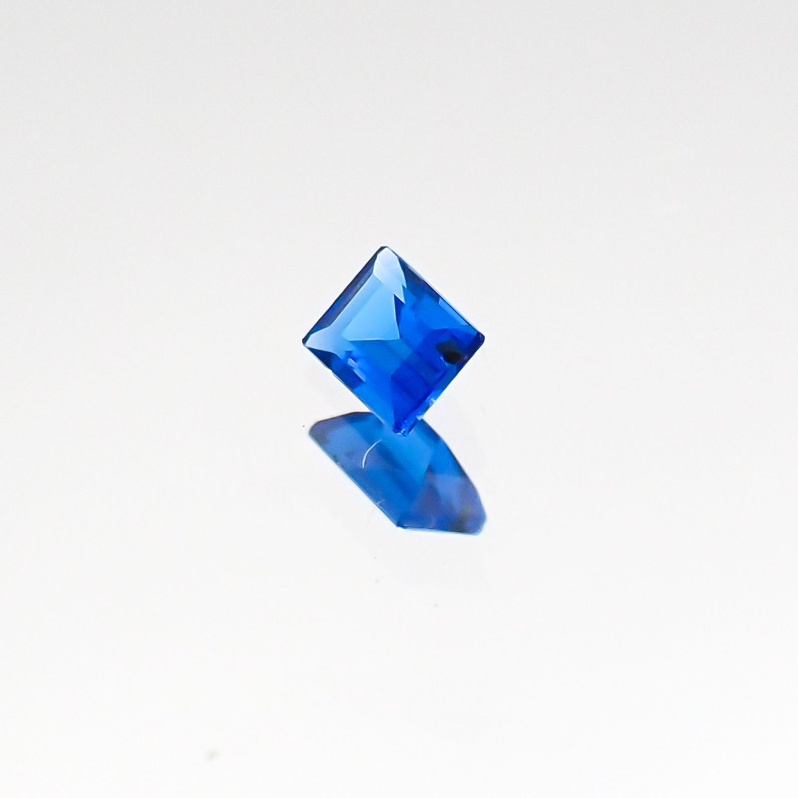 アウイナイト ドイツ産 ルース 0.038ct[20207656]2.3×1.9mm前後