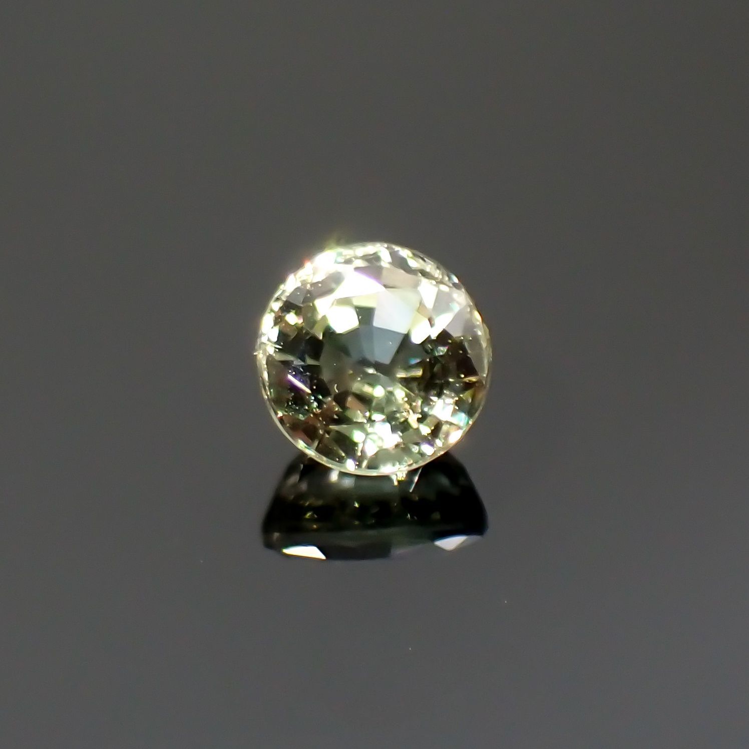 グリーンクリソベリル(宝石名クリソベリル)スリランカ/マダガスカル産 0.29ct 識別済[220114470]3.5x3.5mm前後