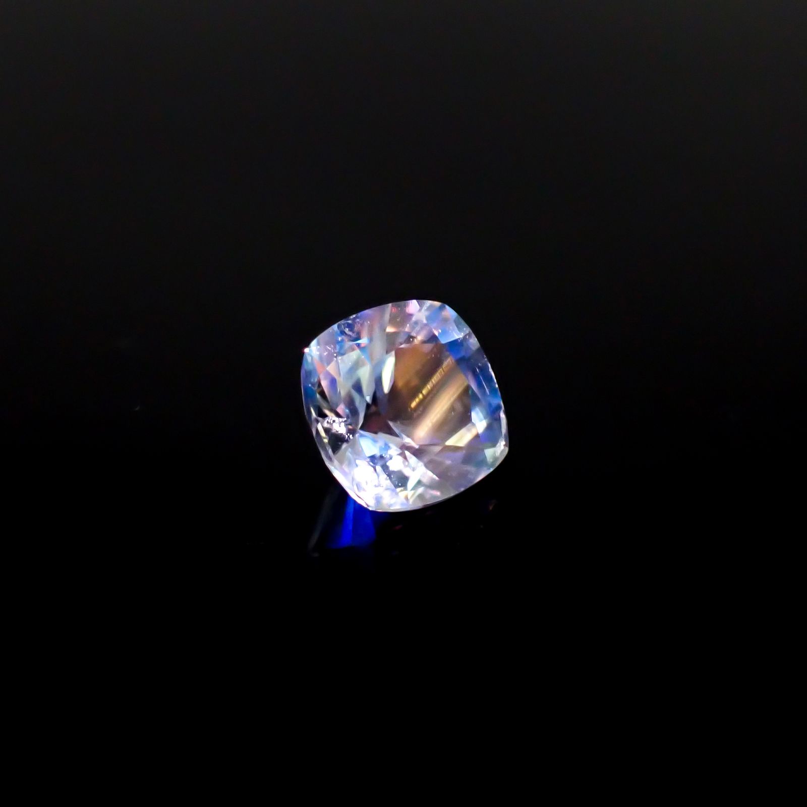レインボームーンストーン マダガスカル産 1.24ct[240928967]6.8x6.7mm前後