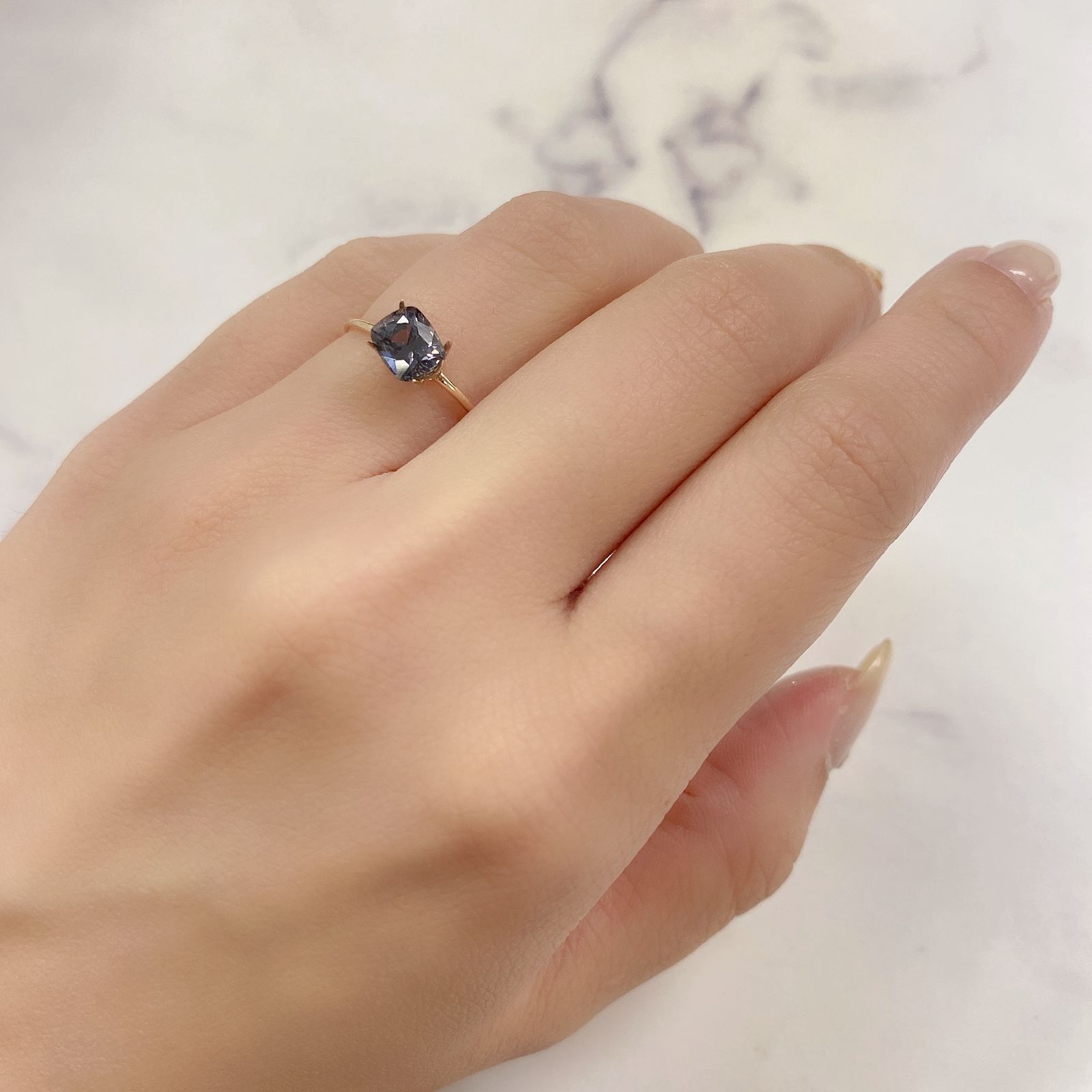 プラチナスピネル(宝石名スピネル) ビルマ産 1.152ct ソ付(彩珠)[250913319]6×5.6mm前後