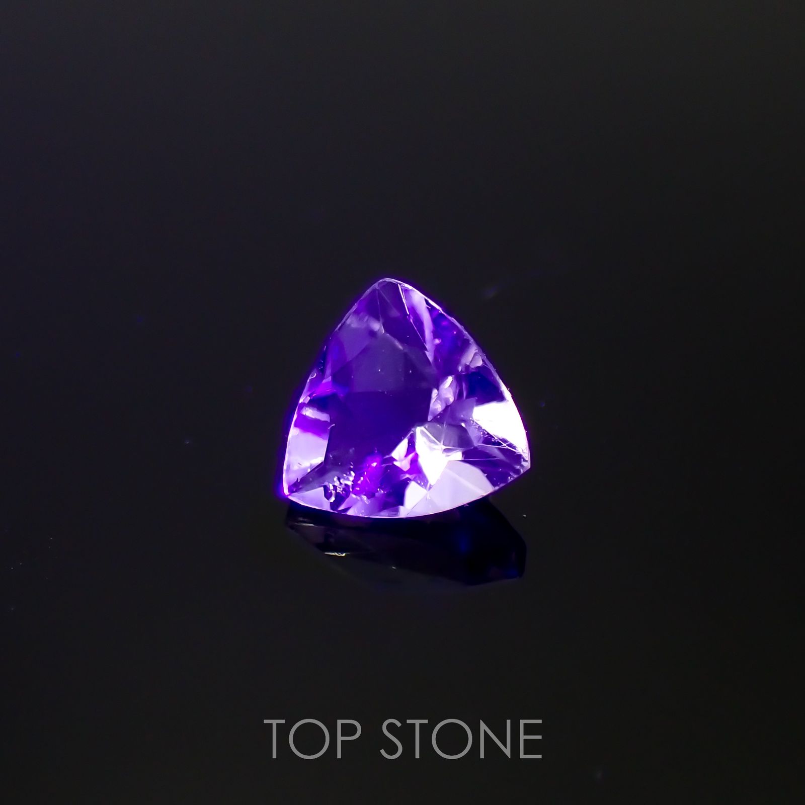 フローライト フルオレッセンス イギリス・ロジャリー鉱山産 0.62ct[220716929]5.7x5.6mm前後