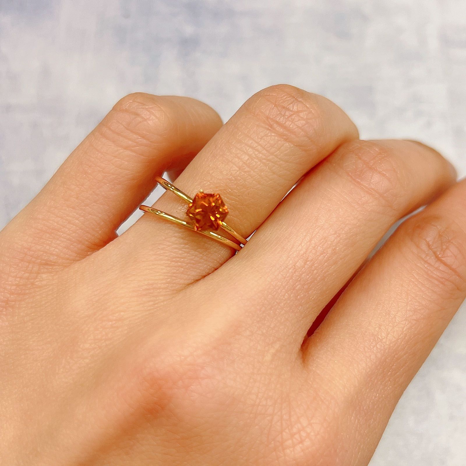 ◇ヘキサゴンカット◇ヘソナイトガーネット(宝石名ヘソナイト・ガーネット)スリランカ産 1ct 識別済[220113900]5.6x5.5mm前後