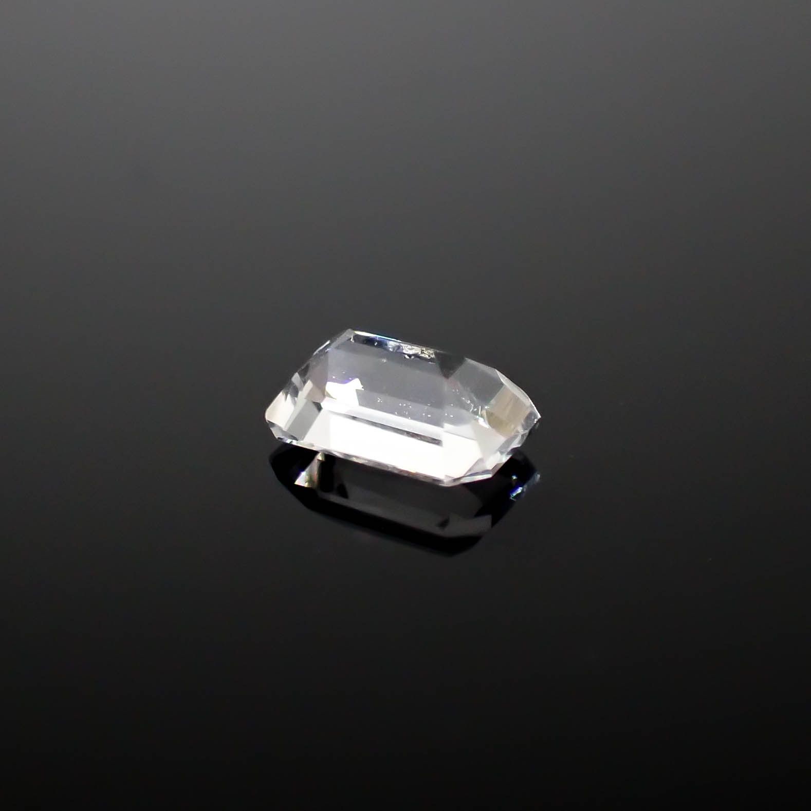 テネブレッセンススキャポライト アフガニスタン産 0.33ct[240928928]5.4x3.4mm前後