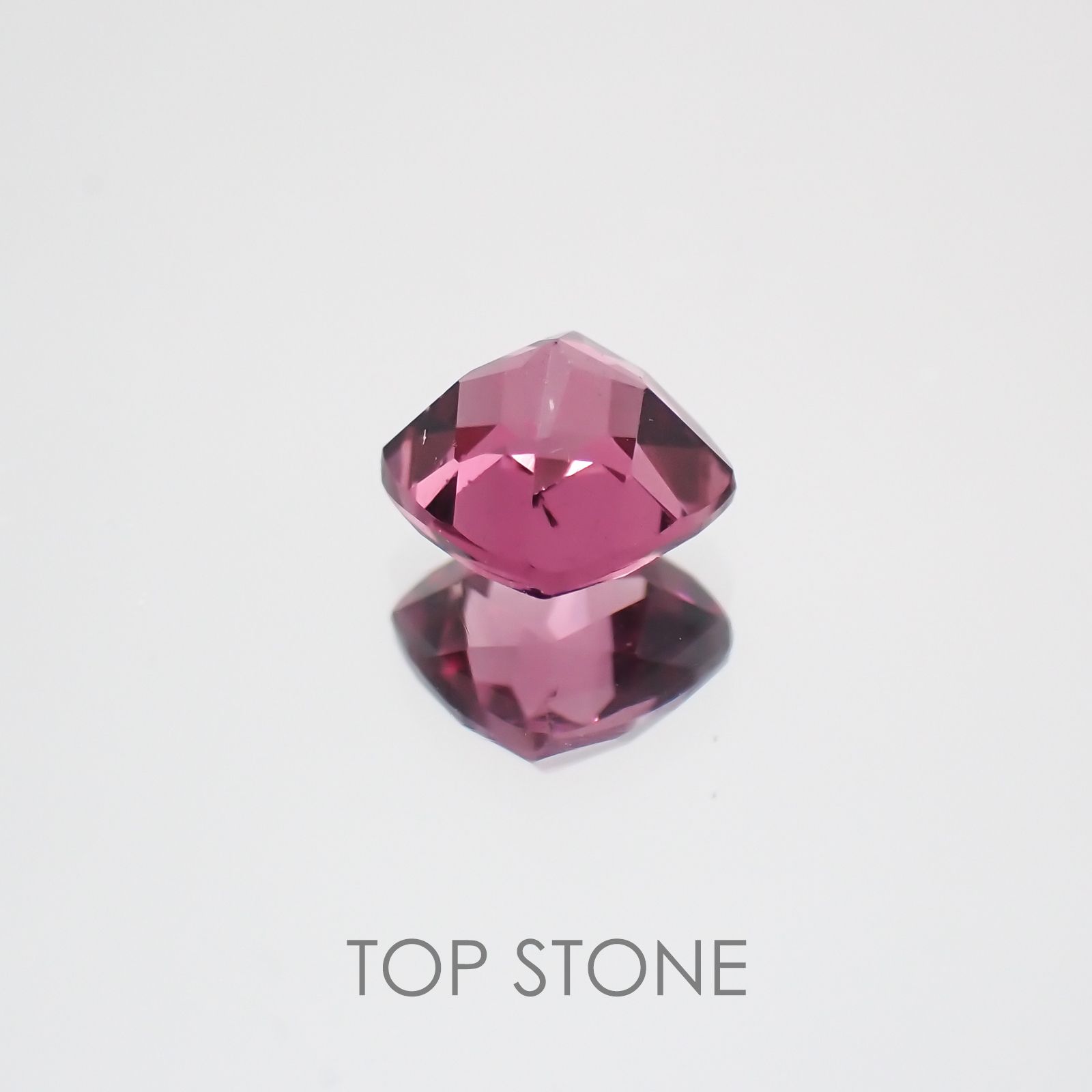 カラーチェンジマラヤガーネット(宝石名ガーネット) タンザニア産 0.73ct 識別済[21059660]5×4.9mm前後