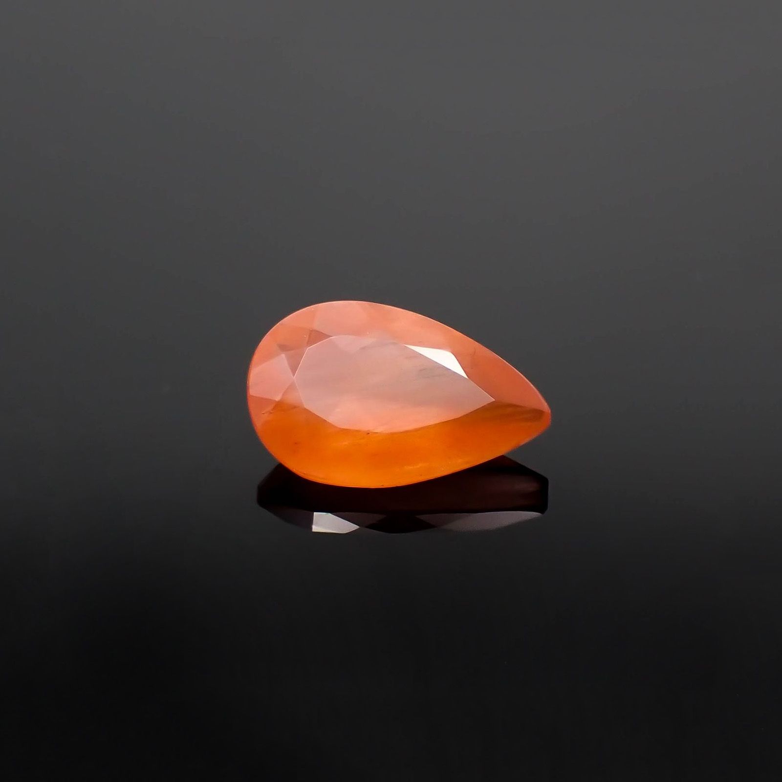 サンストーンスキャポライト(宝石名シーン・スキャポライト)タンザニア産 識別済 2.09ct / 11.8x7.6mm前後 [260819279]