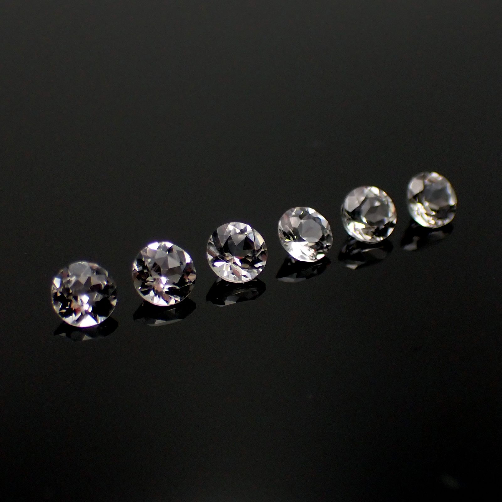 <ランダムセレクト1個販売> ダンビュライト(宝石名ダンブライト)メキシコ産 約0.10-0.12ct 識別済[230722582-PAC]3x3mm前後