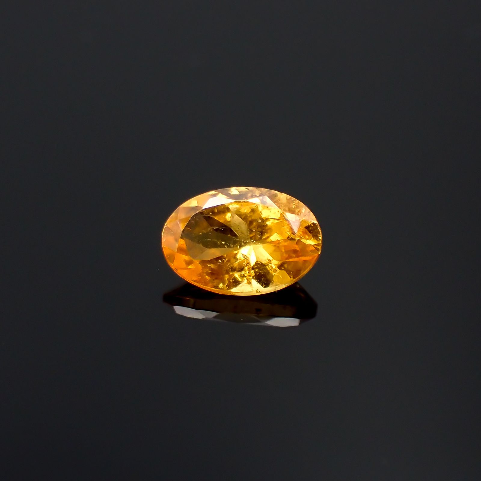 スペサルティンガーネット ナイジェリア産 0.61ct[230923387]6.2x4.1mm前後
