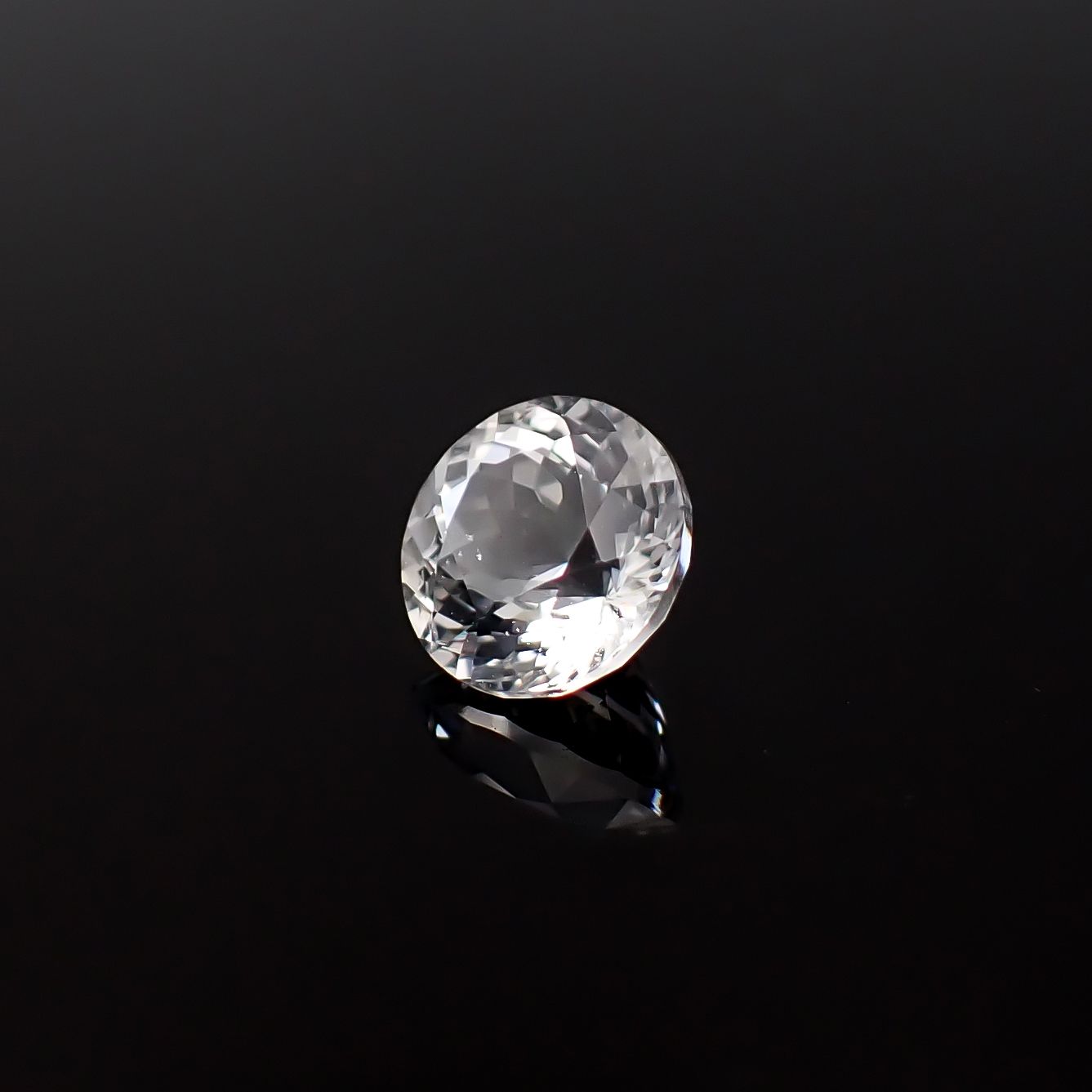 日本水晶 宮崎県板谷産 1.49ct / 7.6x7.4mm前後 [260632425]