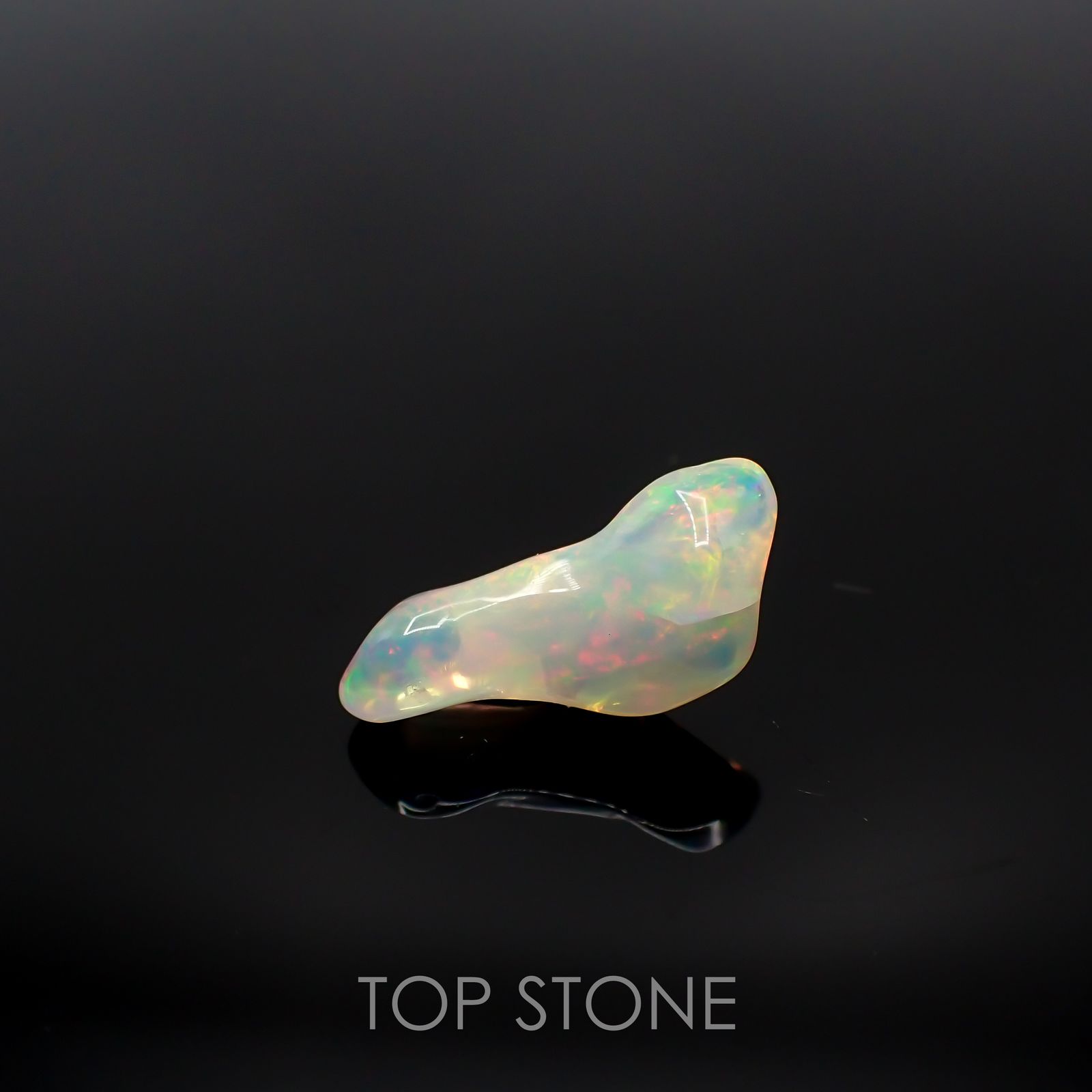 ◇バロック型◇エチオピアオパール(宝石名オパール) エチオピア産 2.39ct 識別済[210611394]16.5×7.1mm前後