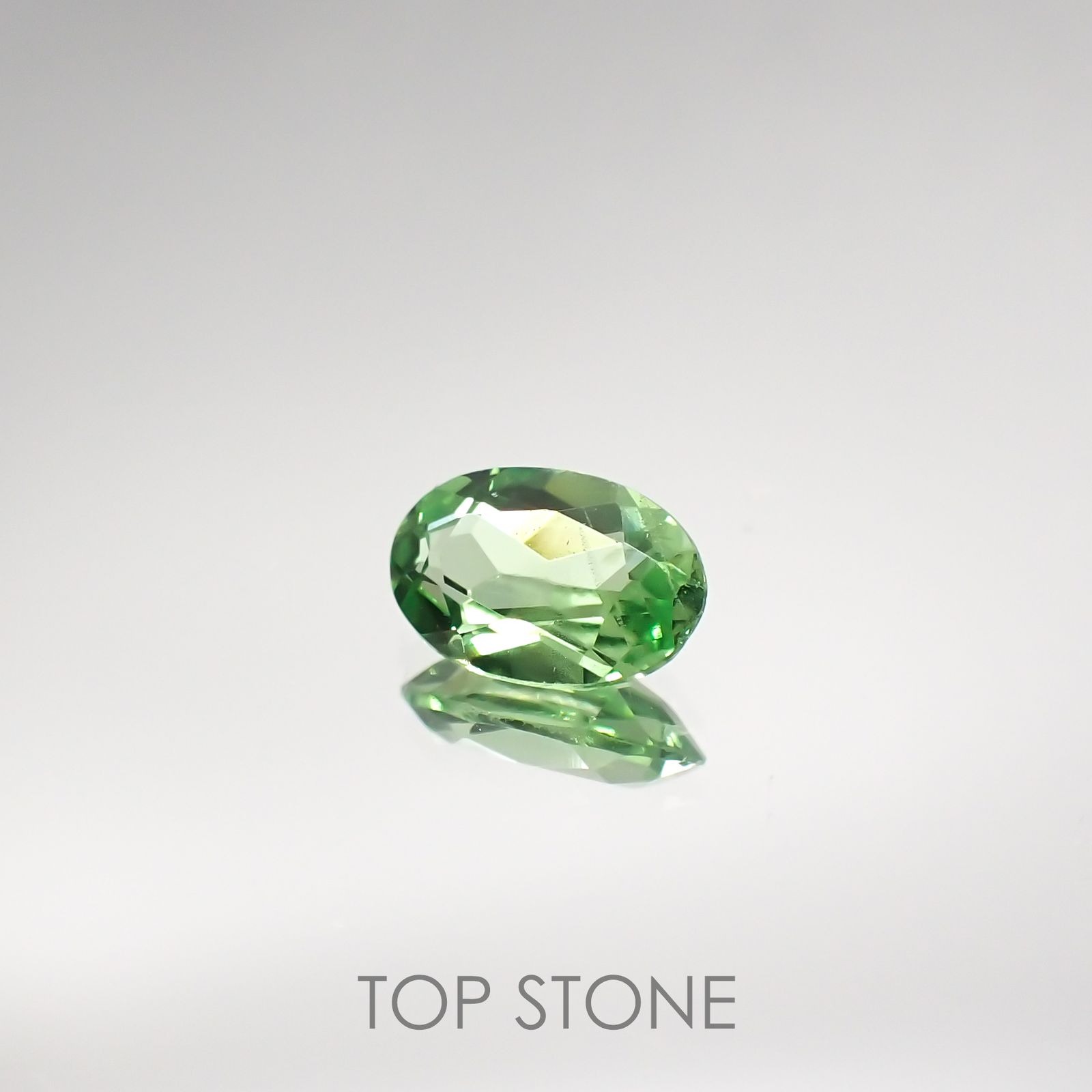 ミントガーネット(宝石名グリーン グロッシュラー・ガーネット) タンザニア産 0.42ct 識別済[210711533]5.9×3.8mm前後