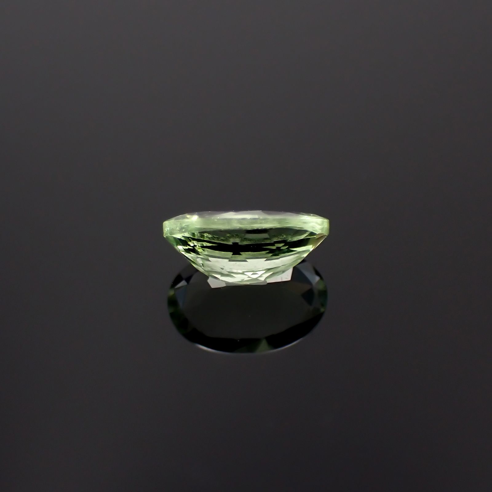 ミントガーネット タンザニア産 0.58ct[231023725]6.4x4.3mm前後