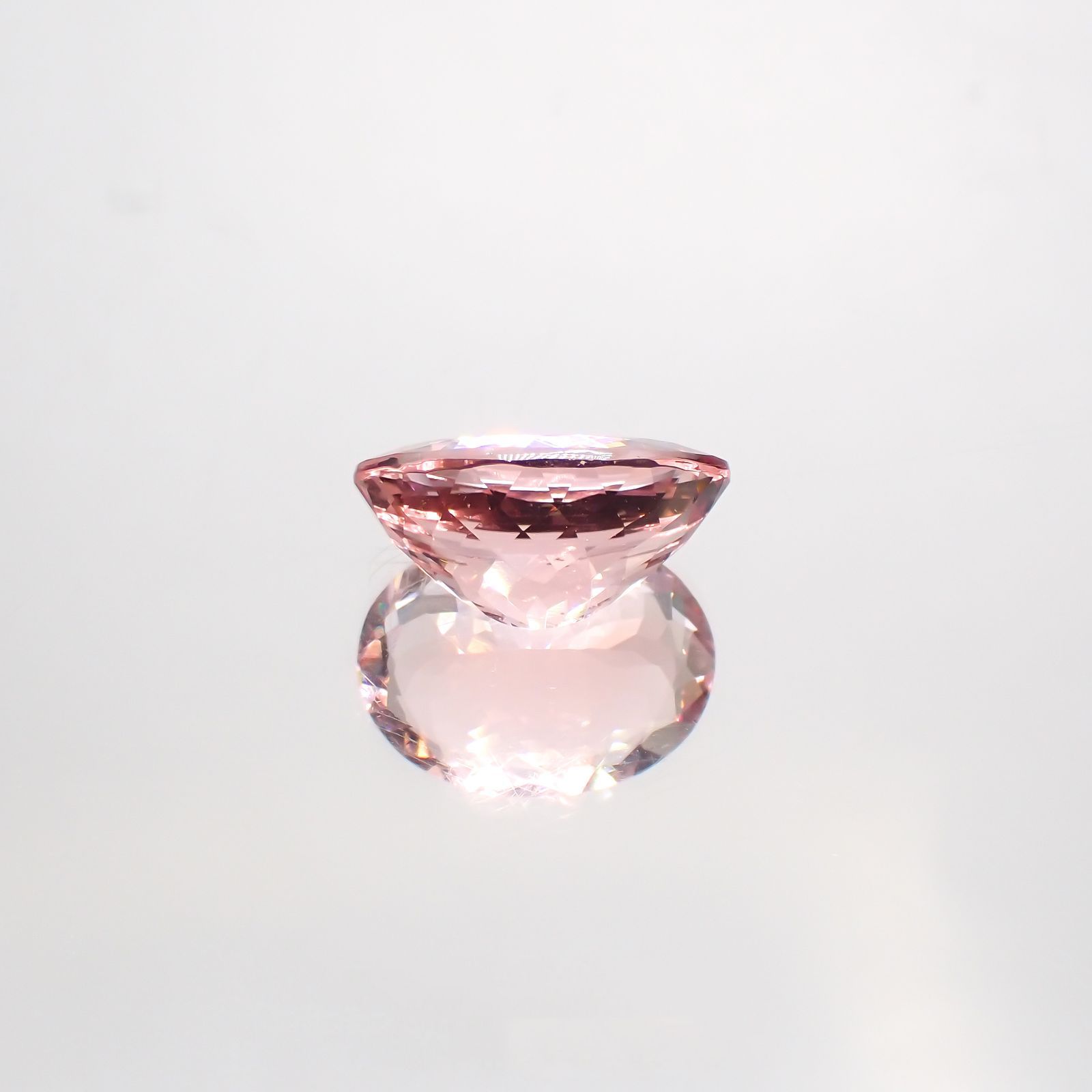 モルガナイト(宝石名モルガナイト)ナイジェリア産 9.465ct ソ付(彩珠)[220114248]16.4x12.3mm前後