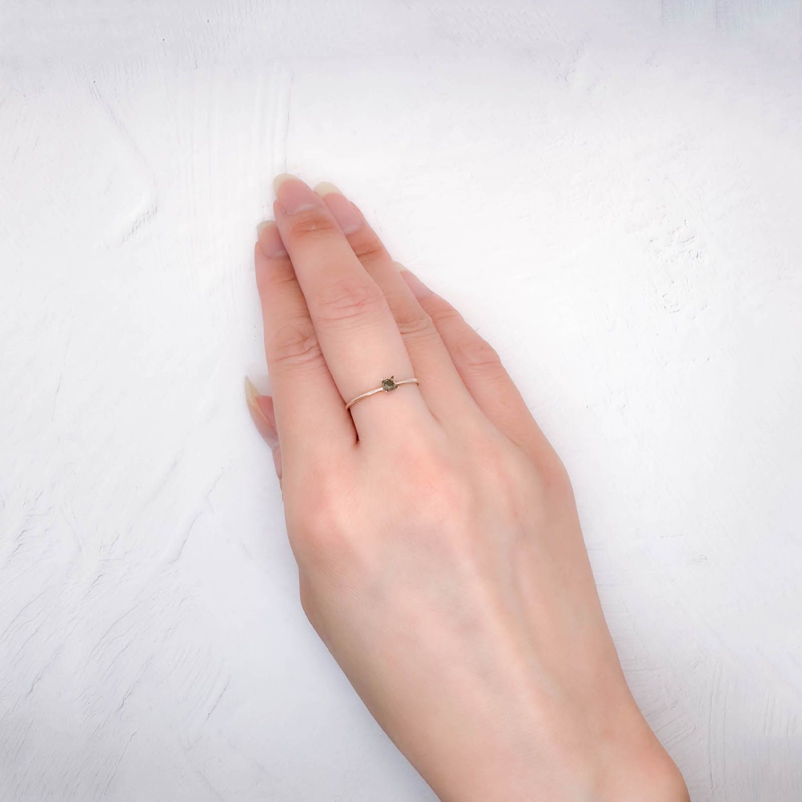 シルキーアレキサンドライト ブラジル・ミナスジェライス州ヘマチタ鉱山産 0.069ct / 2.5x2.5mm前後 [250931030]