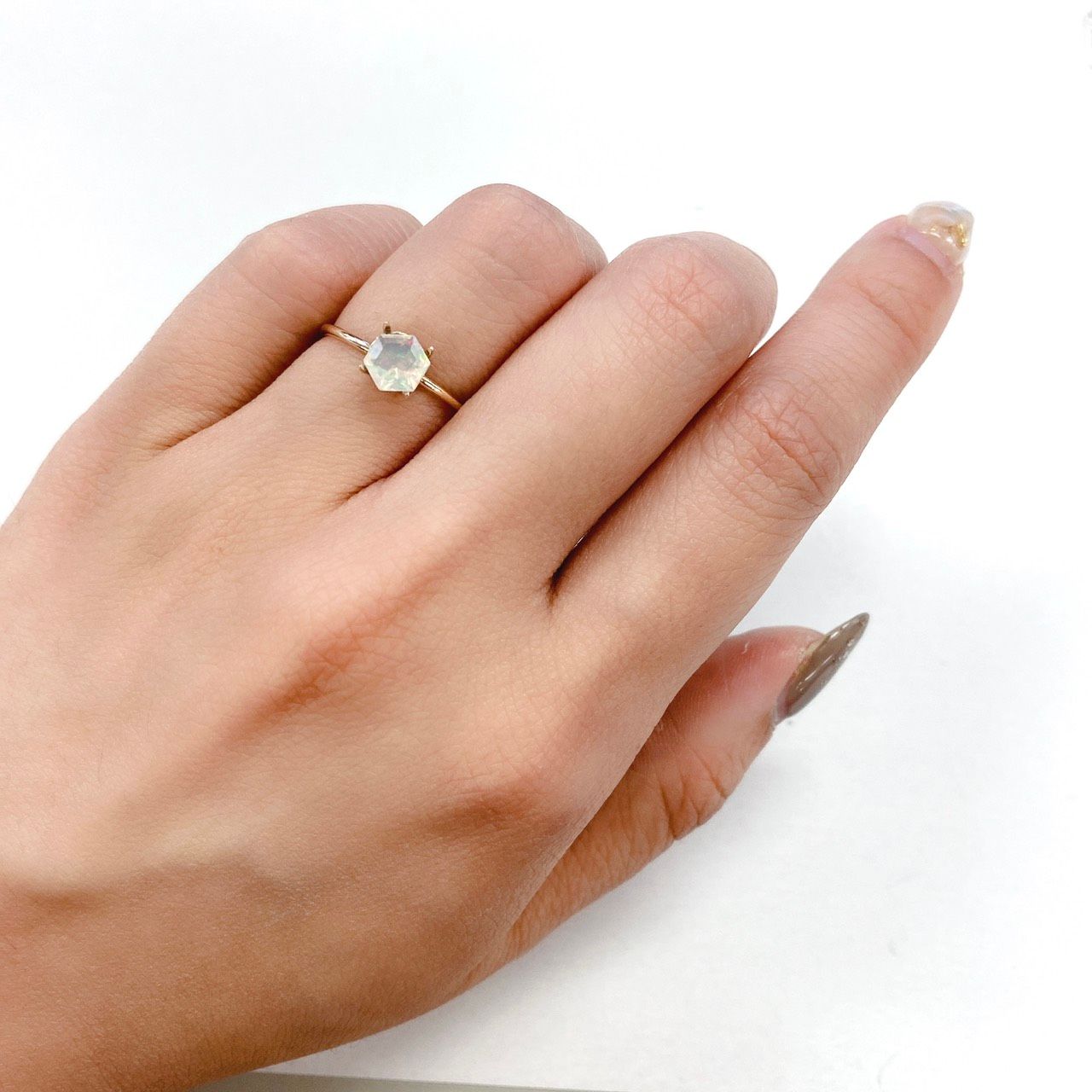 ◇ヘキサゴンカット◇エチオピアオパール エチオピア産 ルース 0.41ct[210611037]5.5×5.5mm前後
