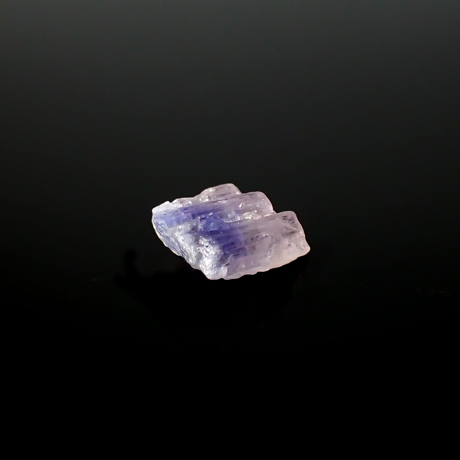 バイカラータンザナイト 原石 タンザニア産 2.49ct[231224981]10.3x8mm前後
