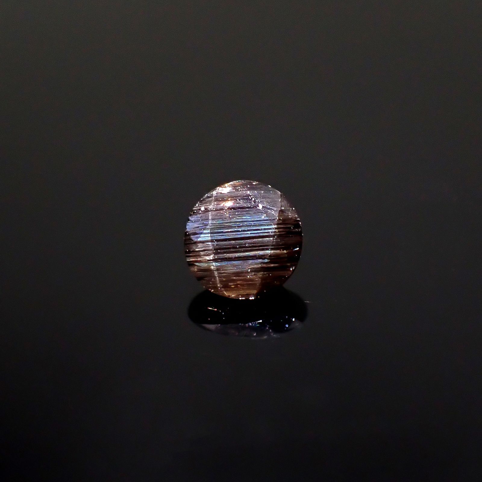 レインボースキャポライト ブラジル産 0.42ct [240326857]4.9x4.9mm前後