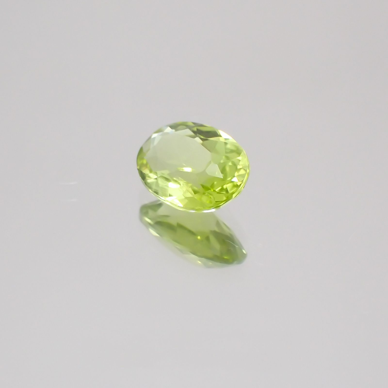 グリーンエンスタタイト(宝石名グリーン・エンスタタイト)カメルーン産 0.52ct 識別済[231224390]5.9x4.3mm前後
