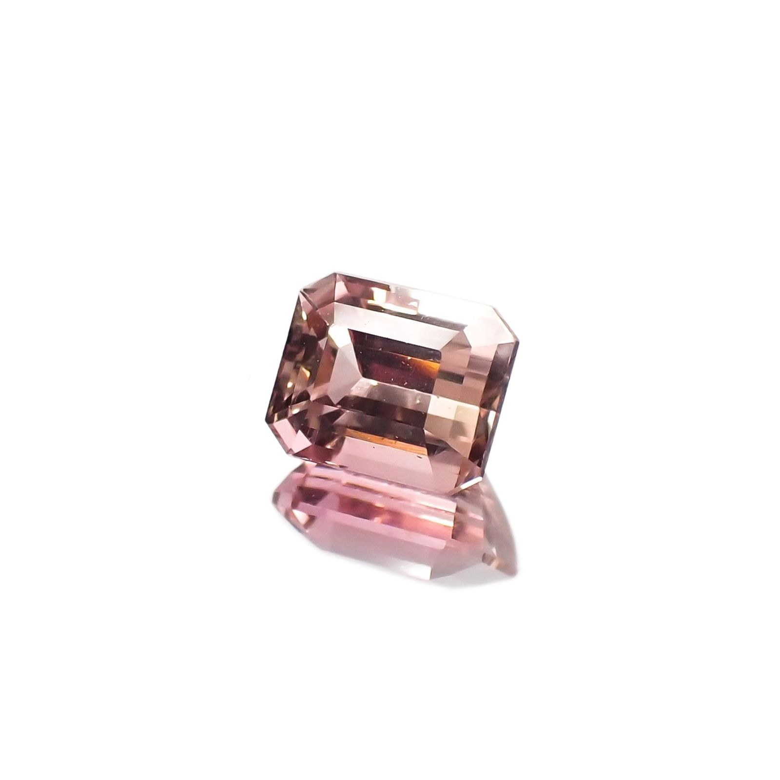 ピンクトルマリン(宝石名ピンク・トルマリン) ルワンダ産 1.170ct ソ付(彩珠)[250711592]6.6×5.3mm前後