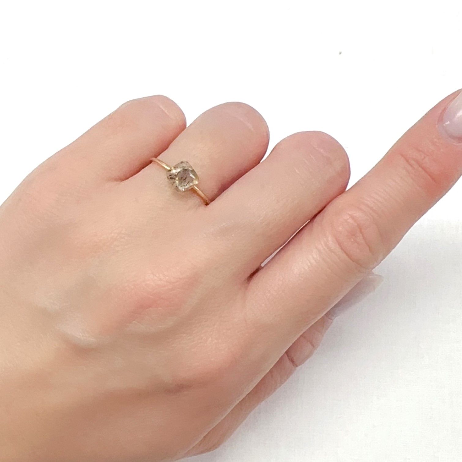 レインボーラティスサンストーン オーストラリア産 0.66ct[240326524]6.2x6.1mm前後