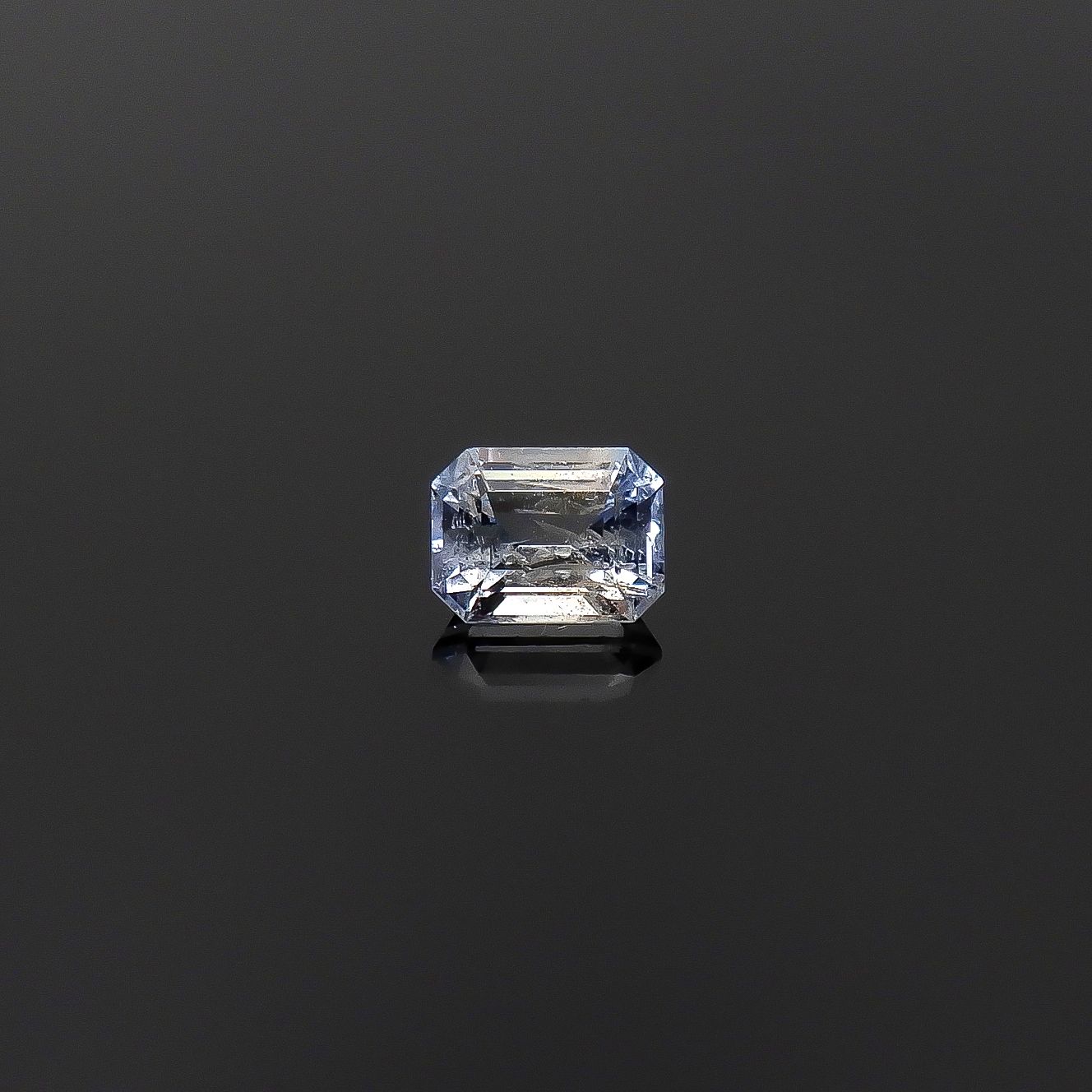 ジェレメジェバイト(宝石名エレメジェバイト)ナミビア産 ソ付(彩珠) 0.250ct / 4x3.1mm前後 [220817283]