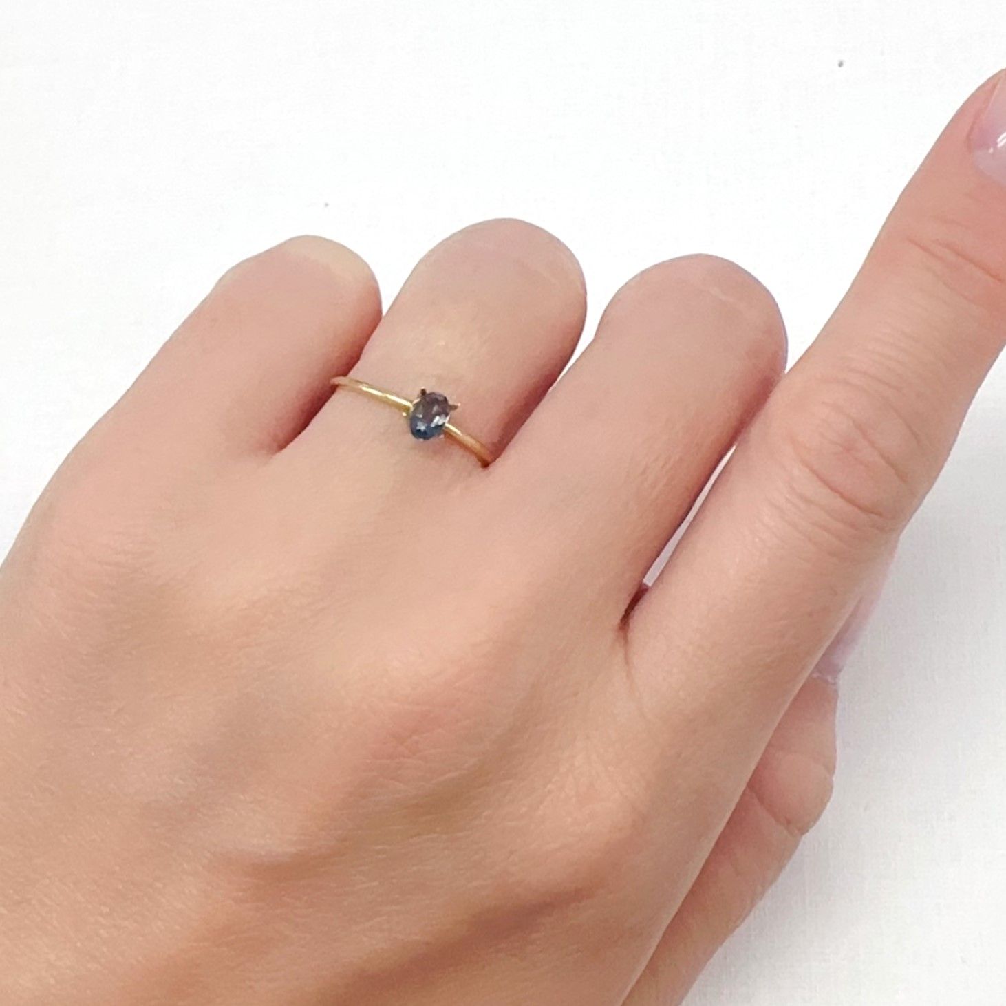 タトゥーアクアマリン ブラジル・ミナスジェライス州タトゥー鉱山産 0.17ct[240427174]5x3.2mm前後