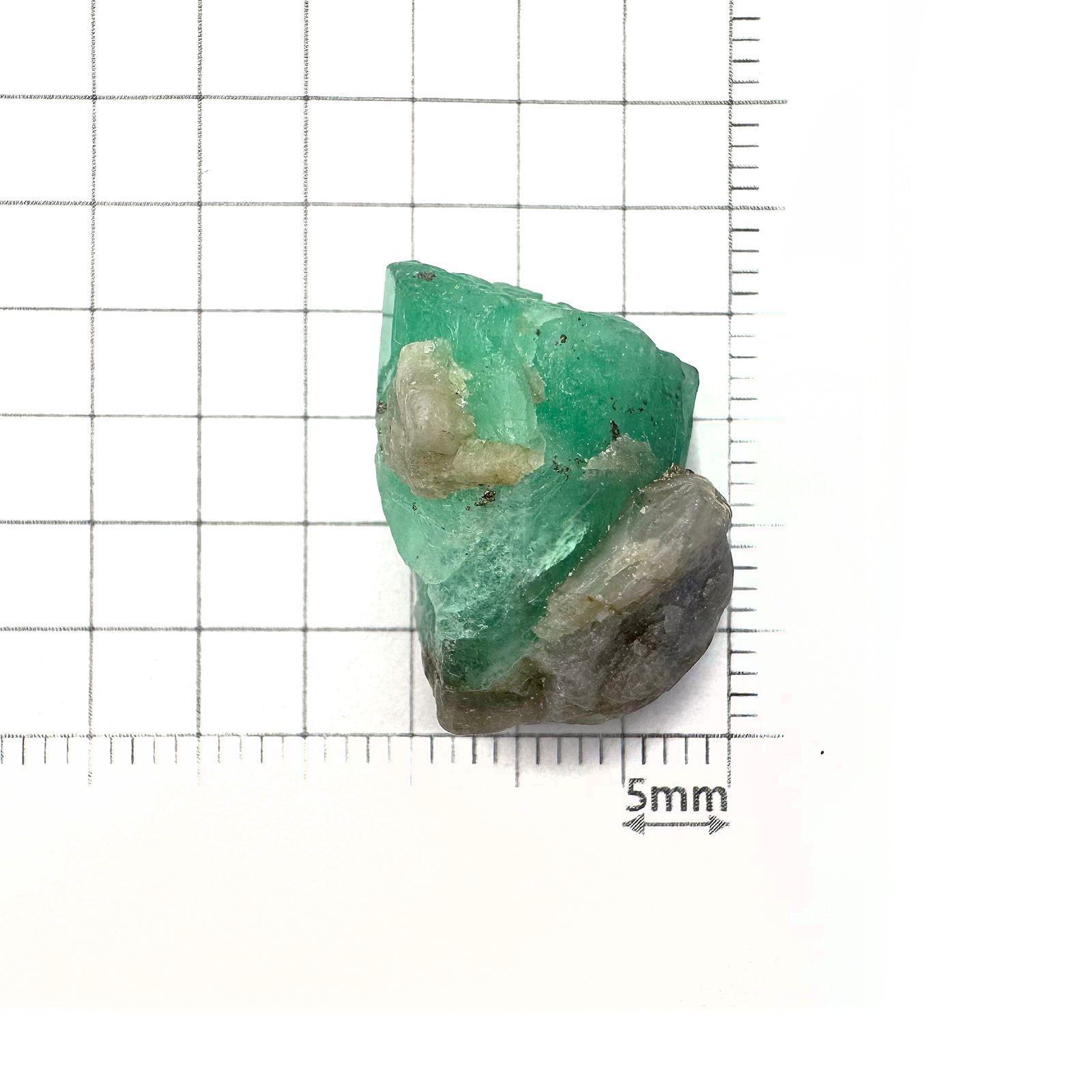 エメラルド原石 コロンビア産 21.95ct [250430182]20.2x14.6mm前後
