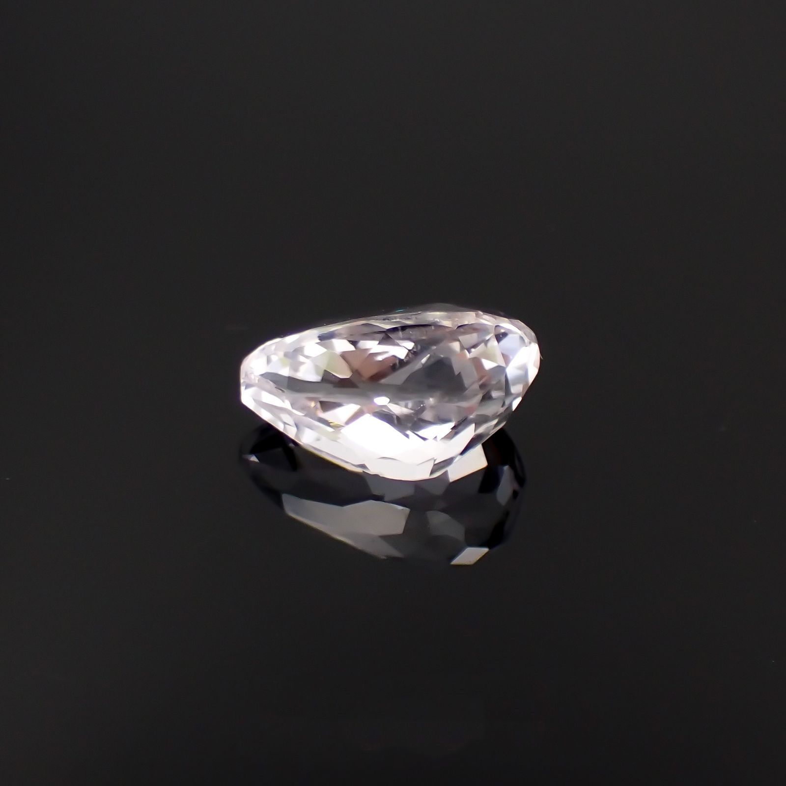 クンツァイト アフガニスタン産 2.39ct[240219610]10.3x6.1mm前後