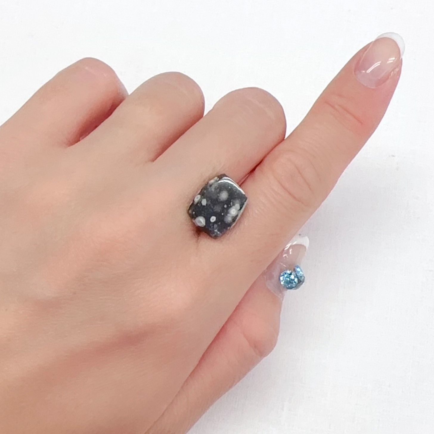 コスミックオブシディアン イタリア産 5.25ct[240427069]13.5x11.4mm前後