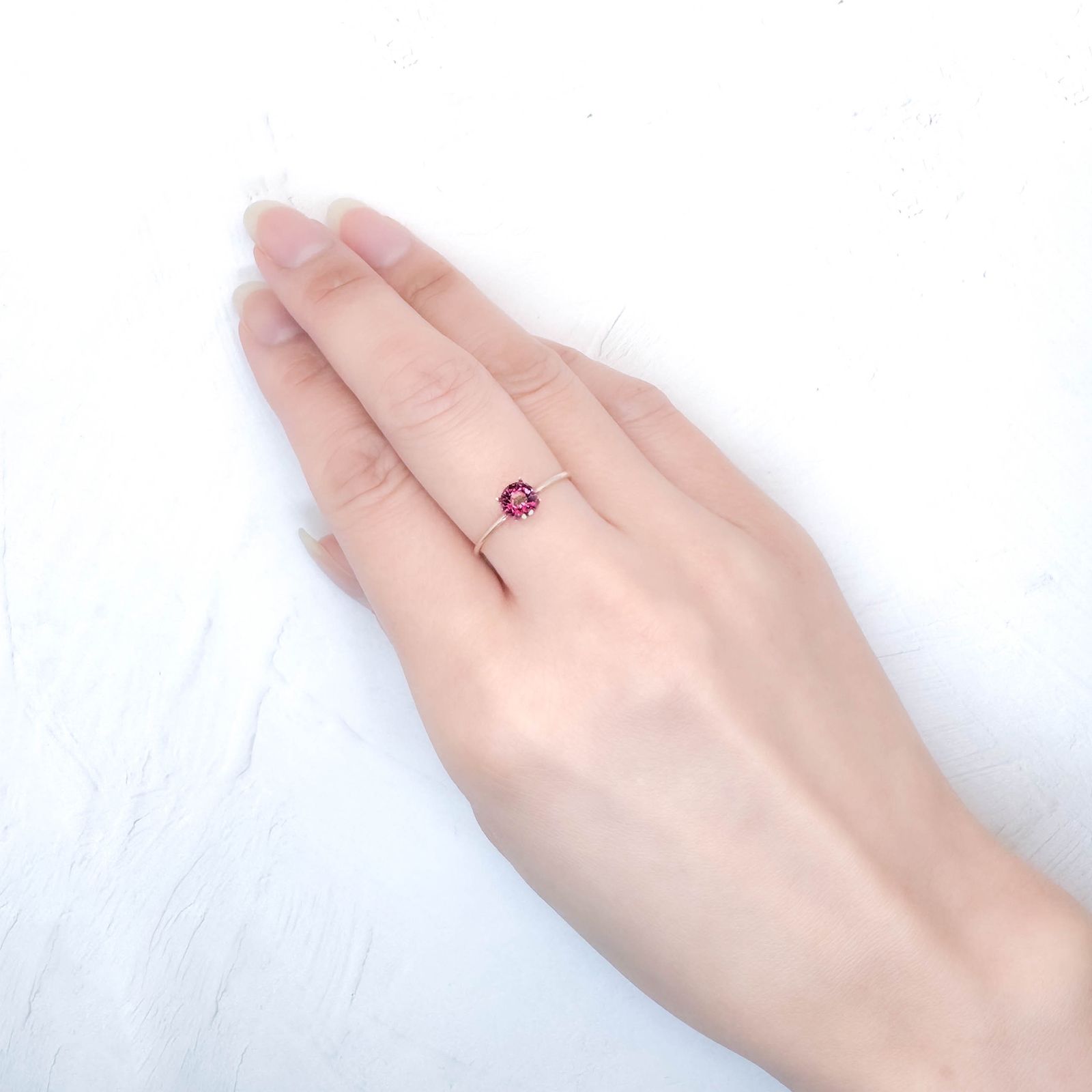 ロードライトガーネット(宝石名ロードライト・ガーネット)ブラジル産 識別済 0.79ct / 5.2x5.2mm前後 [251231416]