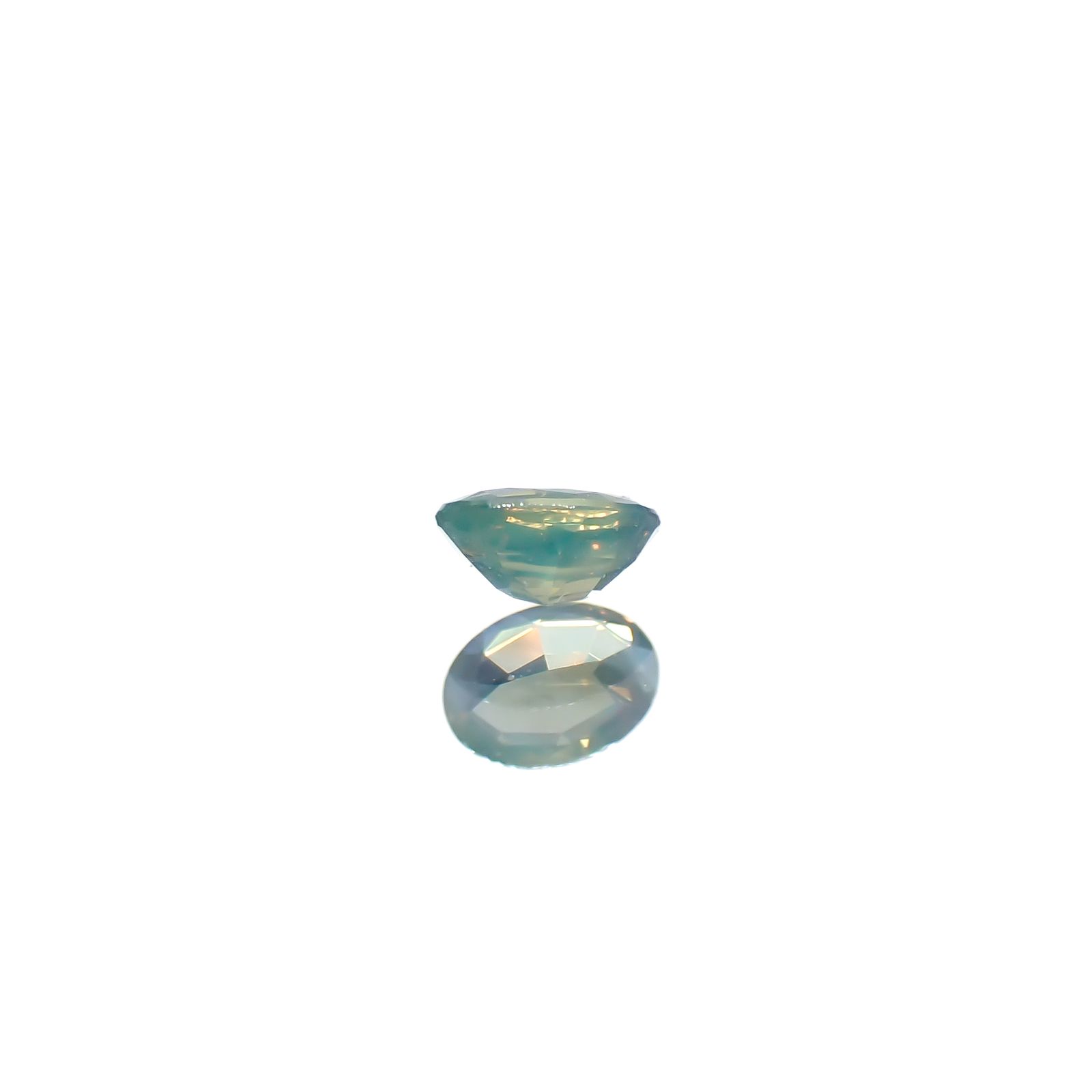 アレキサンドライトキャッツアイ ブラジル・ミナスジェライス州ヘマチタ鉱山産 0.085ct[240527430]3x2.2mm前後