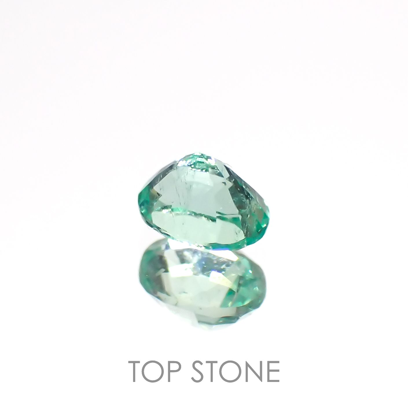 パステルカラーエメラルド ザンビア産 0.18ct[230119961]4x3mm前後