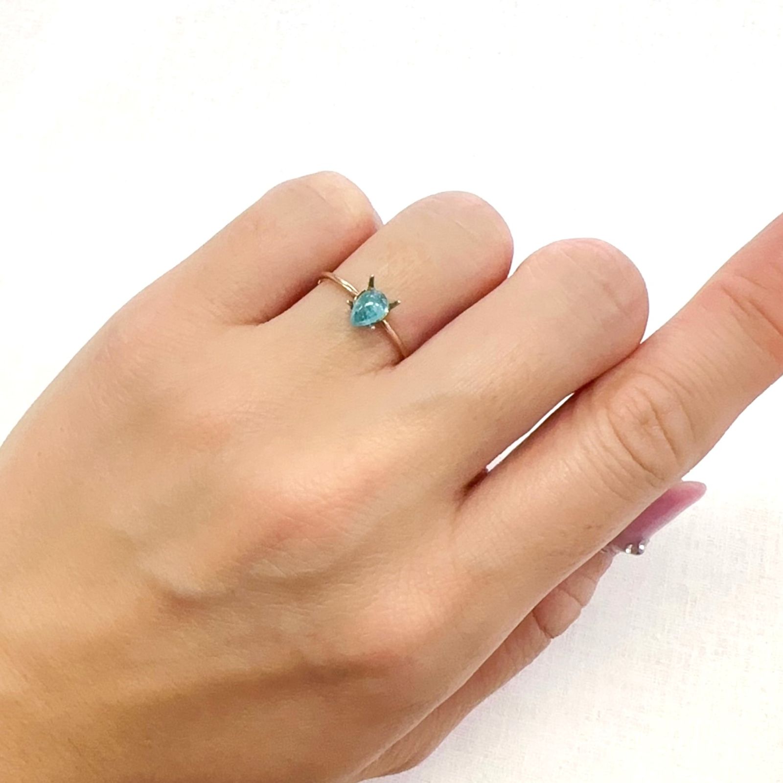 パライバトルマリン(宝石名トルマリン/別名パライバ・トルマリン)ブラジル・キントス鉱山産 0.442ct ソ付(宝貴協)[231224366]6x4mm前後